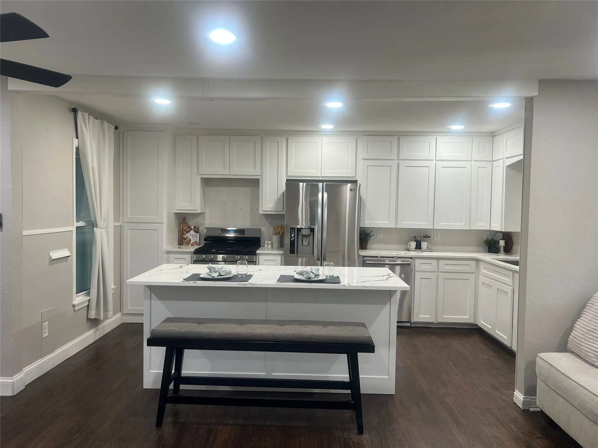 Single Family Residence For Sale in Dallas County , 1021 E Russell Avenue, Carrollton, Texas 75006, 3 Bedroom, 2 Bathroom, Garage spaces, 1,306 Sqft, built in 1952, mls#21405632, Real Estate Agent in Carrollton, Homes For Sale in Dallas county, Homes For Sale in Carrollton, Realtor in Carrollton Texas, Real Estate Brokerage Independent Realty Texas, Luminita Cordes Realtor