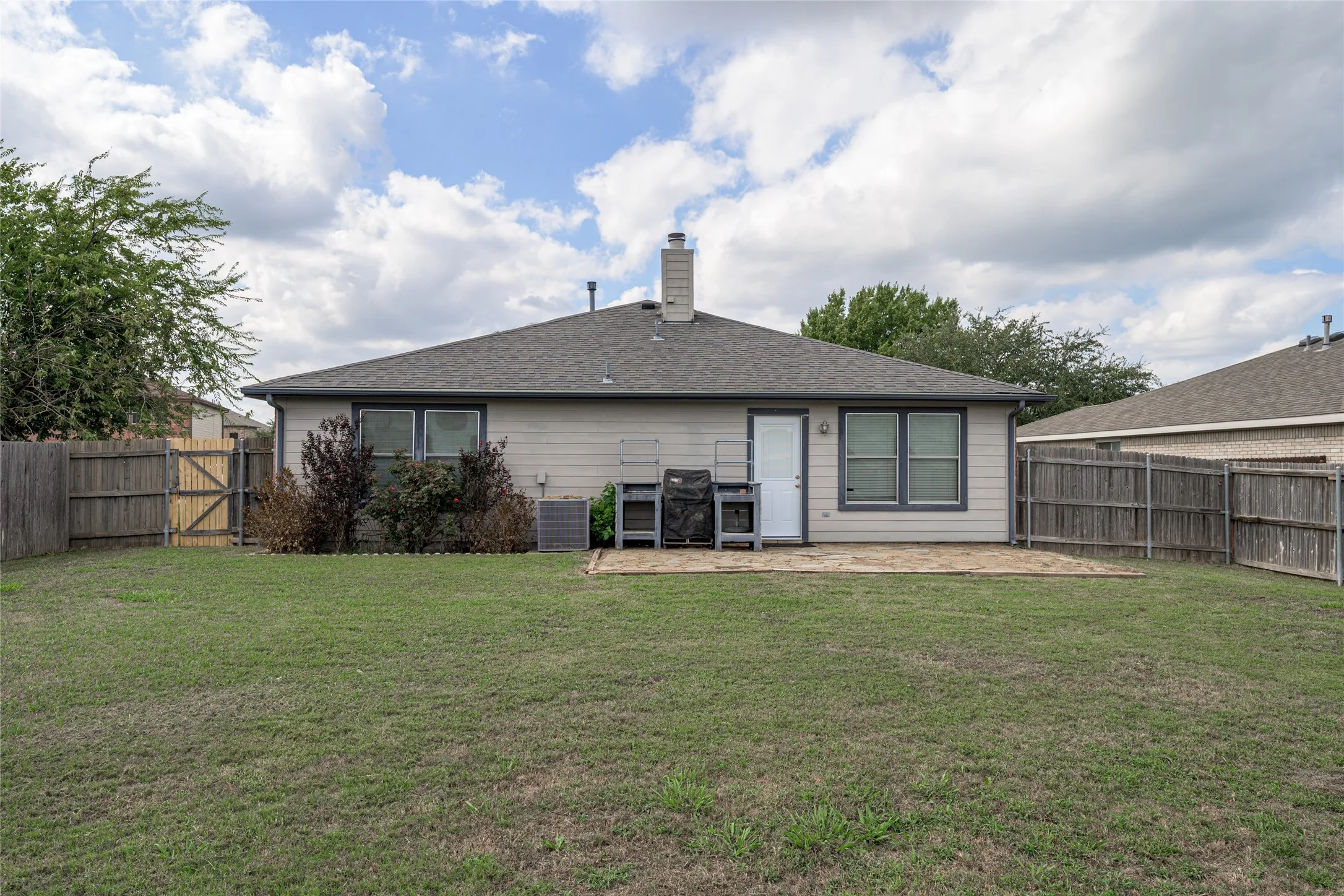 Single Family Residence For Sale in Grayson County , 2121 Sherbrooke Court, Sherman, Texas 75092, 3 Bedroom, 2 Bathroom, 2 Garage spaces, 1,831 Sqft, built in 2004, mls#21411967, Real Estate Agent in Sherman, Homes For Sale in Grayson county, Homes For Sale in Sherman, Realtor in Sherman Texas, Real Estate Brokerage Independent Realty Texas, Luminita Cordes Realtor