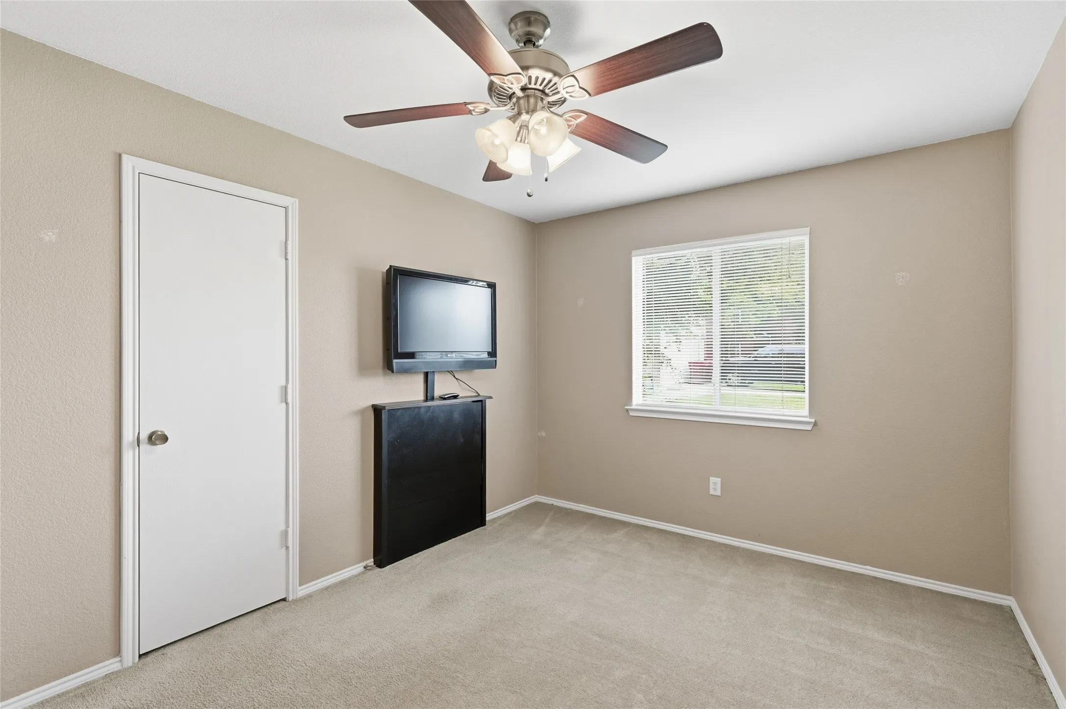 Single Family Residence For Sale in Grayson County , 2121 Sherbrooke Court, Sherman, Texas 75092, 3 Bedroom, 2 Bathroom, 2 Garage spaces, 1,831 Sqft, built in 2004, mls#21411967, Real Estate Agent in Sherman, Homes For Sale in Grayson county, Homes For Sale in Sherman, Realtor in Sherman Texas, Real Estate Brokerage Independent Realty Texas, Luminita Cordes Realtor