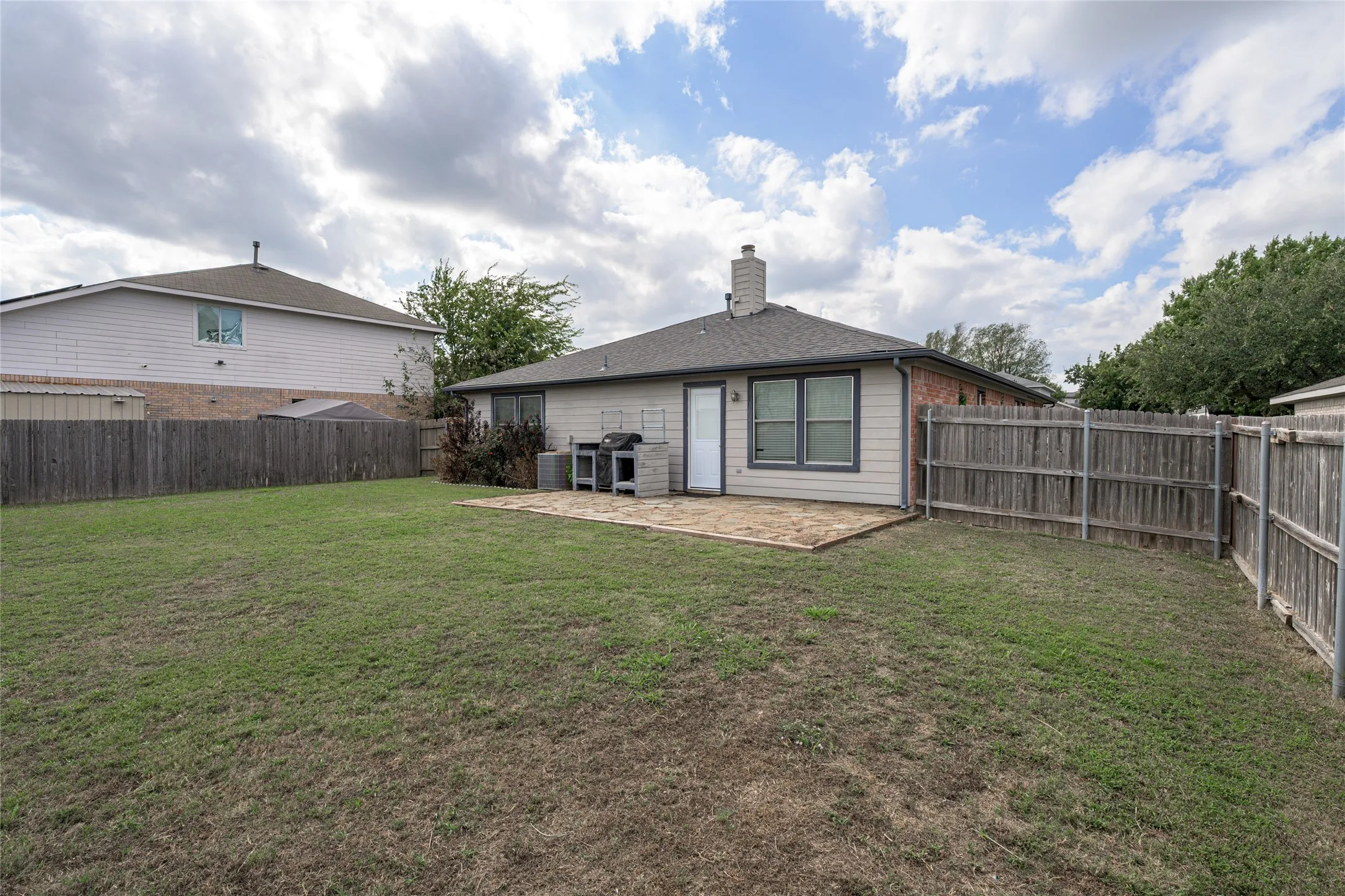 Single Family Residence For Sale in Grayson County , 2121 Sherbrooke Court, Sherman, Texas 75092, 3 Bedroom, 2 Bathroom, 2 Garage spaces, 1,831 Sqft, built in 2004, mls#21411967, Real Estate Agent in Sherman, Homes For Sale in Grayson county, Homes For Sale in Sherman, Realtor in Sherman Texas, Real Estate Brokerage Independent Realty Texas, Luminita Cordes Realtor