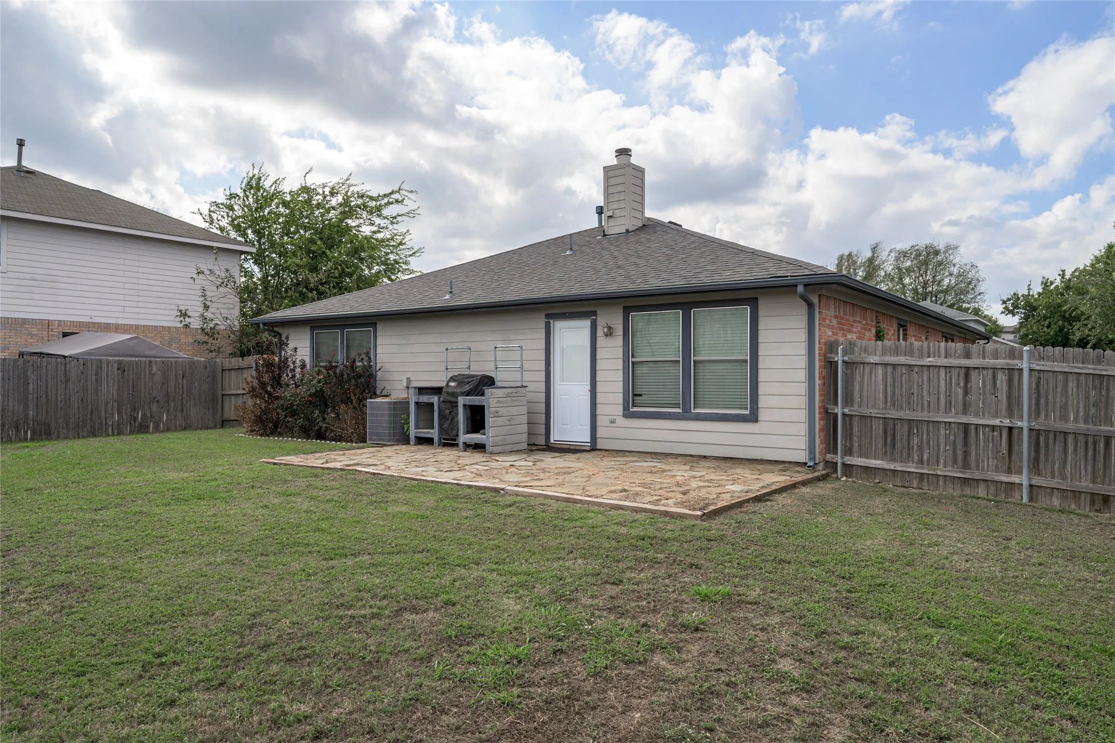 Single Family Residence For Sale in Grayson County , 2121 Sherbrooke Court, Sherman, Texas 75092, 3 Bedroom, 2 Bathroom, 2 Garage spaces, 1,831 Sqft, built in 2004, mls#21411967, Real Estate Agent in Sherman, Homes For Sale in Grayson county, Homes For Sale in Sherman, Realtor in Sherman Texas, Real Estate Brokerage Independent Realty Texas, Luminita Cordes Realtor