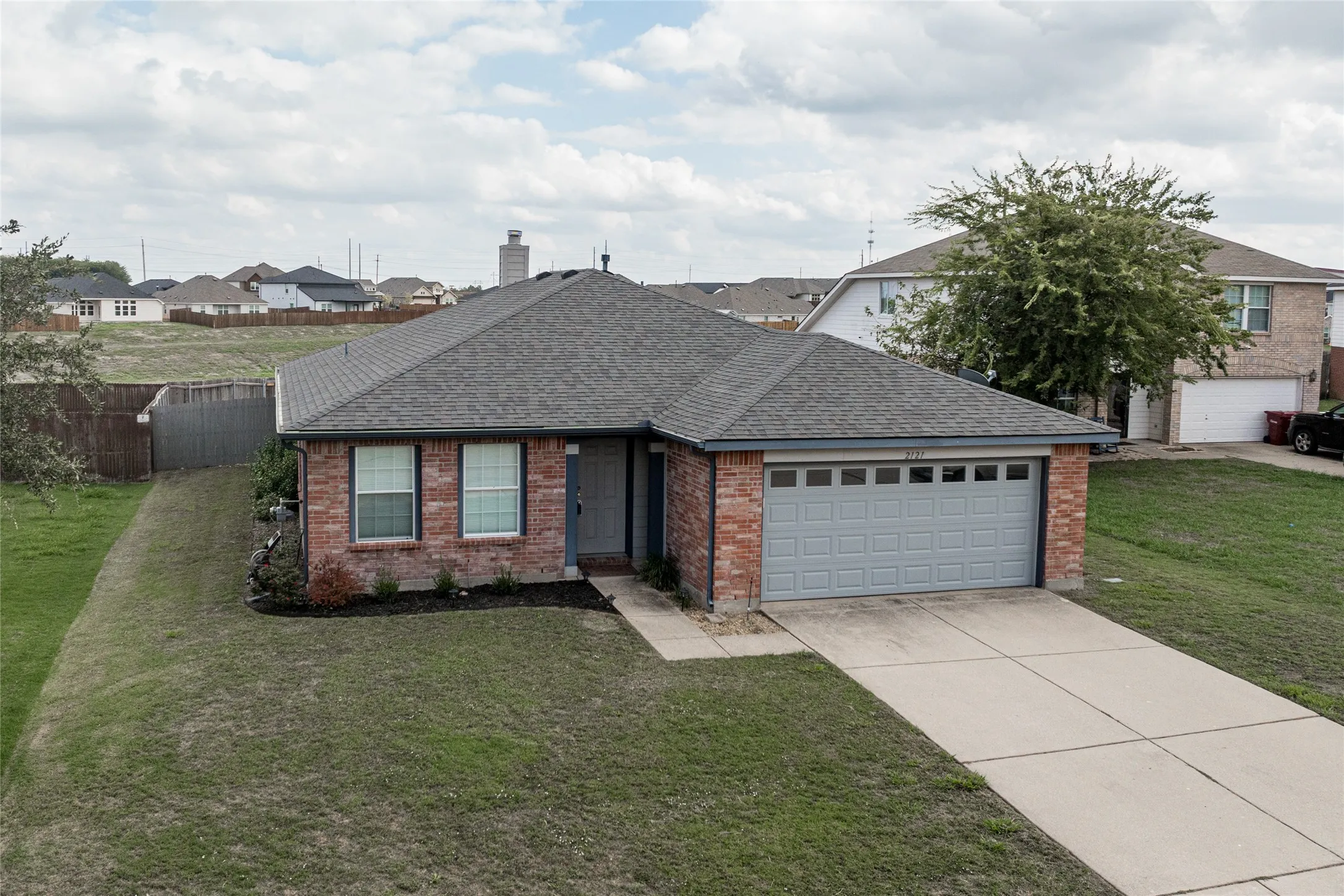 Single Family Residence For Sale in Grayson County , 2121 Sherbrooke Court, Sherman, Texas 75092, 3 Bedroom, 2 Bathroom, 2 Garage spaces, 1,831 Sqft, built in 2004, mls#21411967, Real Estate Agent in Sherman, Homes For Sale in Grayson county, Homes For Sale in Sherman, Realtor in Sherman Texas, Real Estate Brokerage Independent Realty Texas, Luminita Cordes Realtor