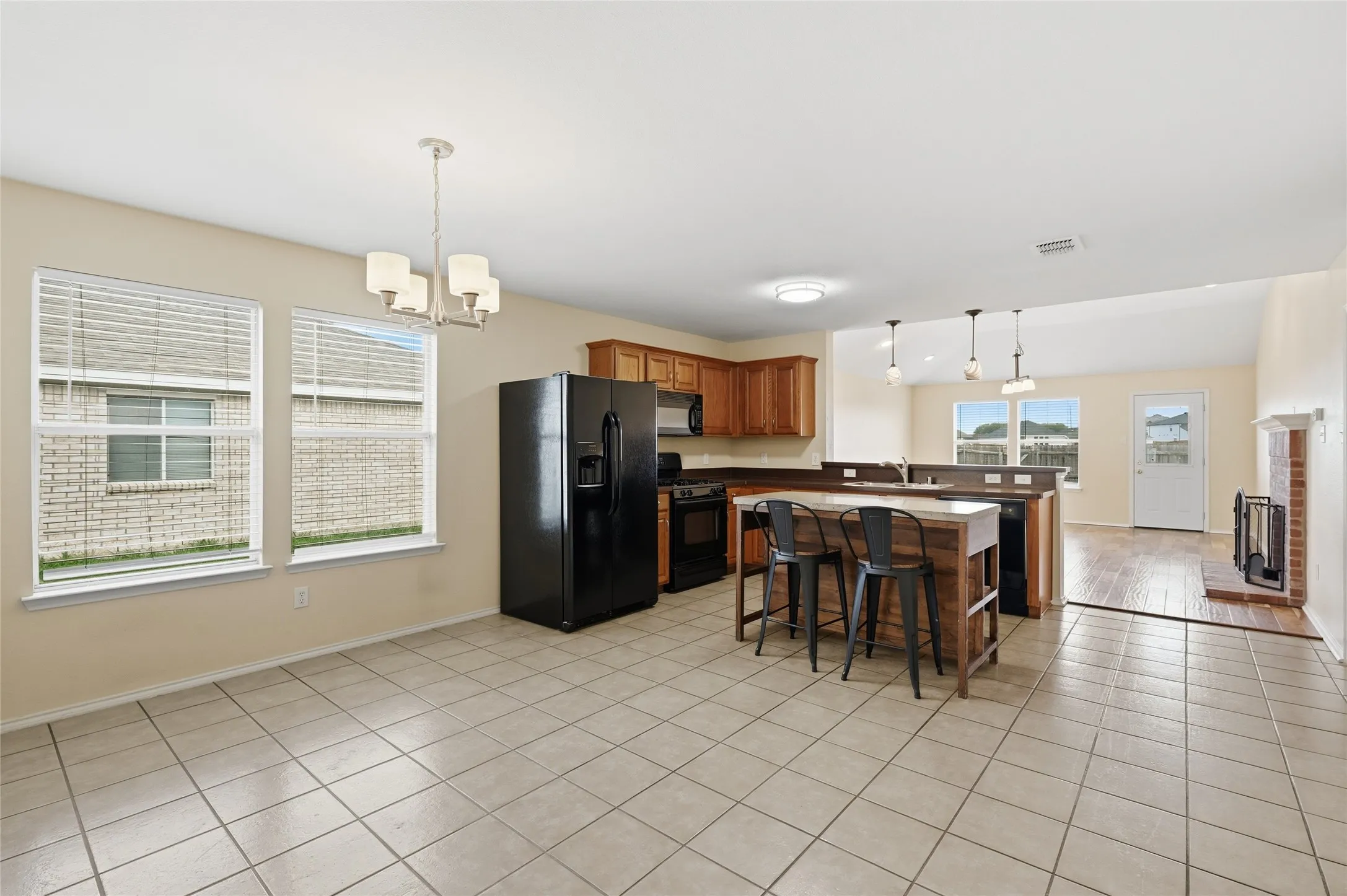 Single Family Residence For Sale in Grayson County , 2121 Sherbrooke Court, Sherman, Texas 75092, 3 Bedroom, 2 Bathroom, 2 Garage spaces, 1,831 Sqft, built in 2004, mls#21411967, Real Estate Agent in Sherman, Homes For Sale in Grayson county, Homes For Sale in Sherman, Realtor in Sherman Texas, Real Estate Brokerage Independent Realty Texas, Luminita Cordes Realtor