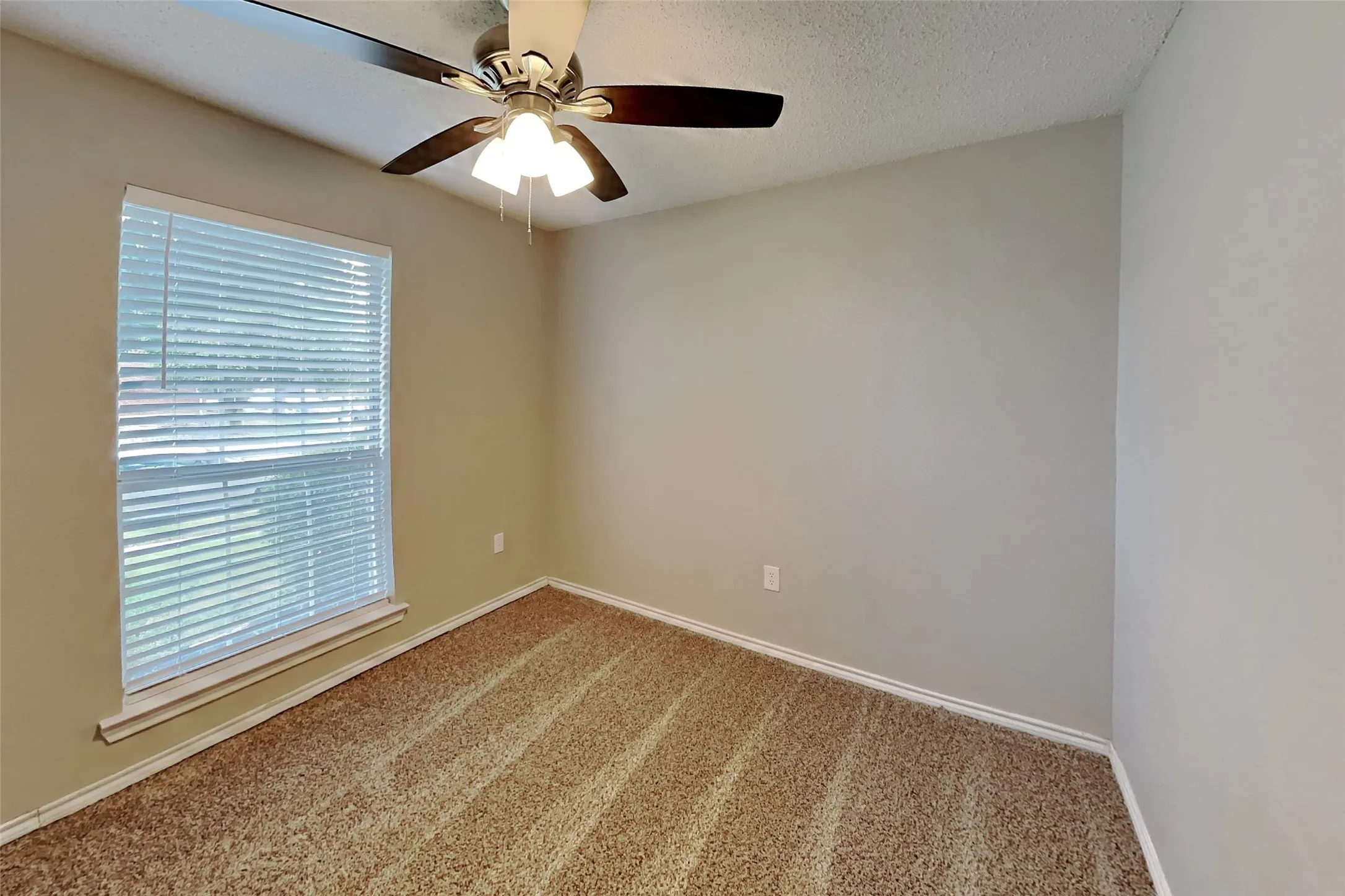 Single Family Residence For Rent in Denton County , 2250 Arbor Creek Drive, Carrollton, Texas 75010, 3 Bedroom, 2 Bathroom, 2 Garage spaces, 1,419 Sqft, built in 1990, mls#21412573, Real Estate Agent in Carrollton, Homes For Rent in Denton county, Homes For Rent in Carrollton, Realtor in Carrollton Texas, Real Estate Brokerage Independent Realty Texas, Luminita Cordes Realtor