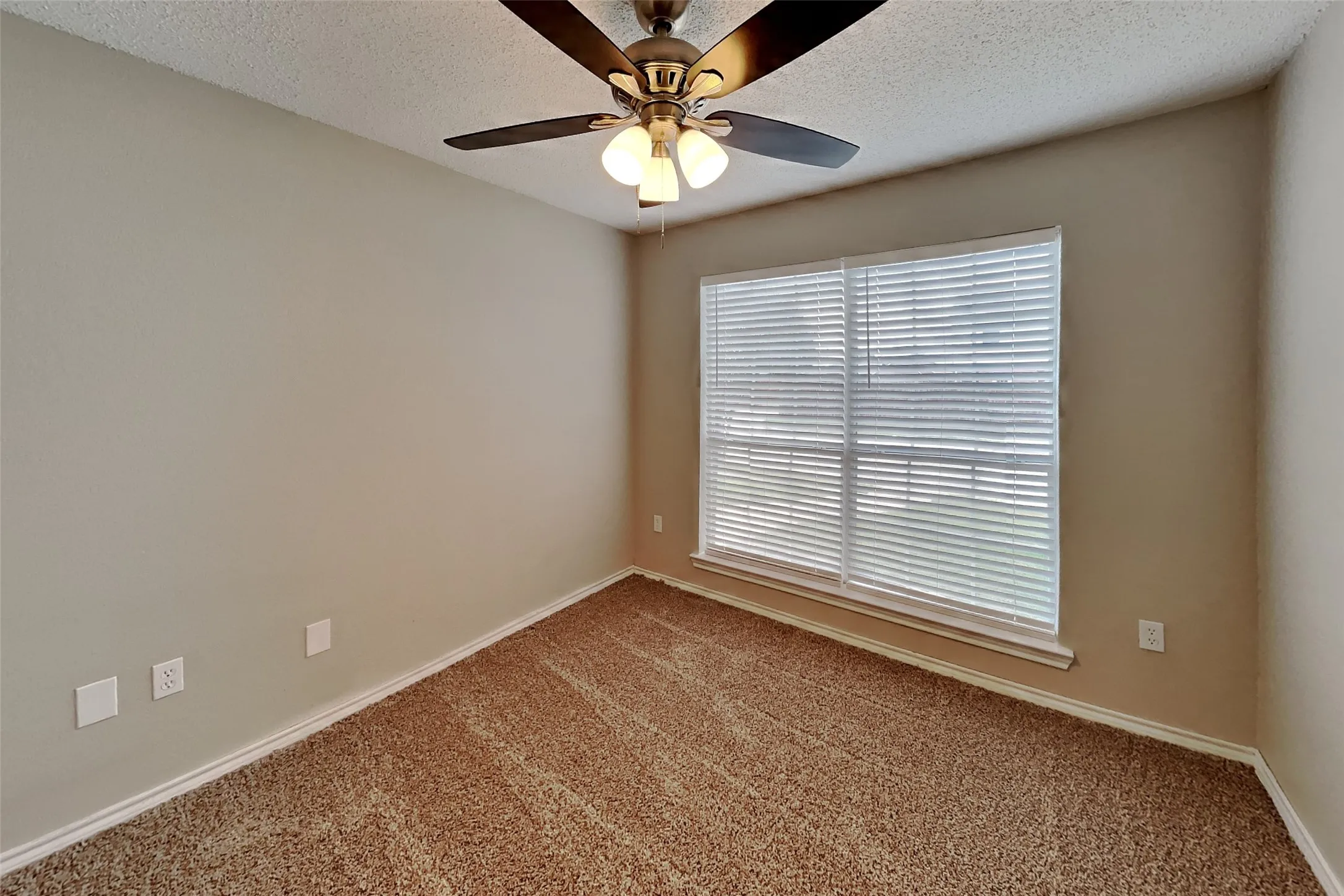 Single Family Residence For Rent in Denton County , 2250 Arbor Creek Drive, Carrollton, Texas 75010, 3 Bedroom, 2 Bathroom, 2 Garage spaces, 1,419 Sqft, built in 1990, mls#21412573, Real Estate Agent in Carrollton, Homes For Rent in Denton county, Homes For Rent in Carrollton, Realtor in Carrollton Texas, Real Estate Brokerage Independent Realty Texas, Luminita Cordes Realtor