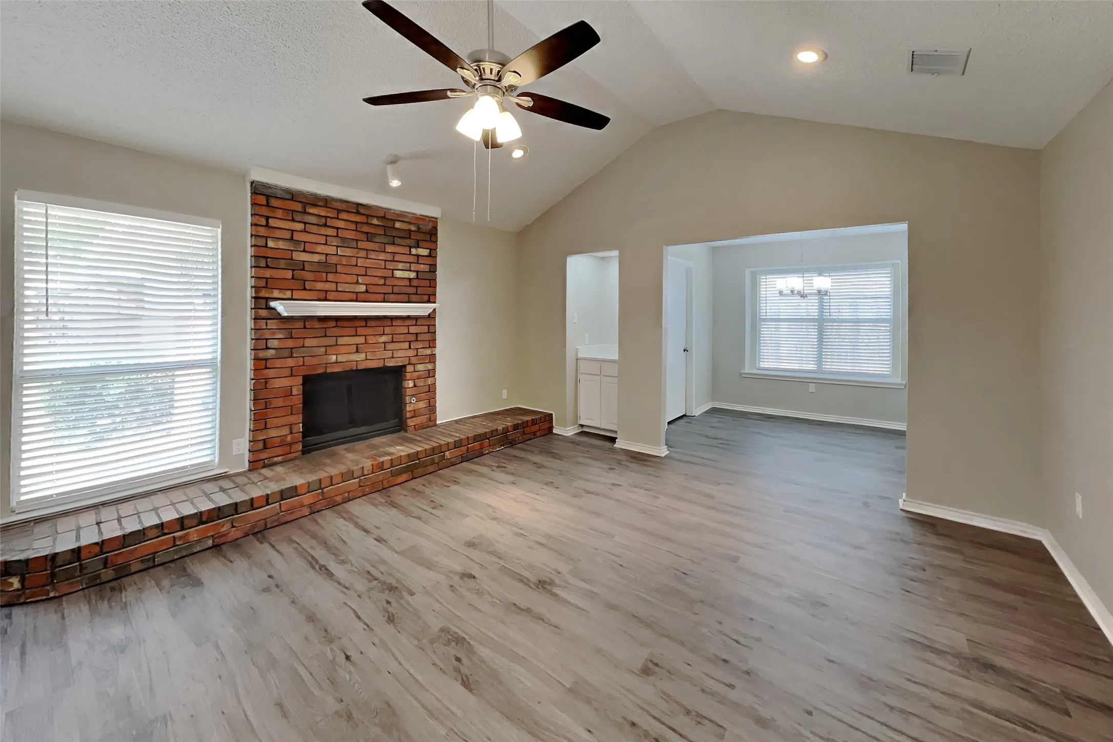 Single Family Residence For Rent in Denton County , 2250 Arbor Creek Drive, Carrollton, Texas 75010, 3 Bedroom, 2 Bathroom, 2 Garage spaces, 1,419 Sqft, built in 1990, mls#21412573, Real Estate Agent in Carrollton, Homes For Rent in Denton county, Homes For Rent in Carrollton, Realtor in Carrollton Texas, Real Estate Brokerage Independent Realty Texas, Luminita Cordes Realtor