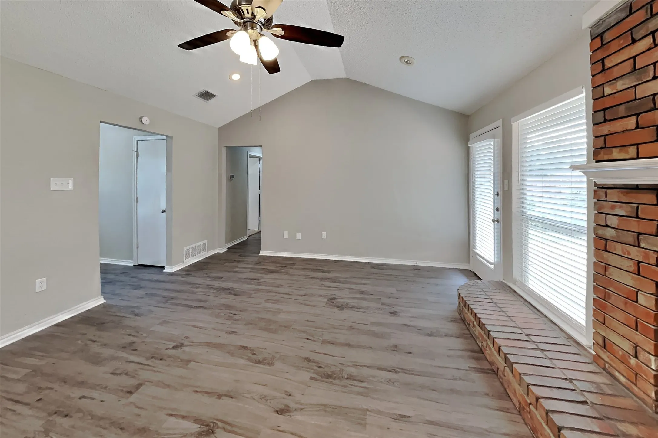 Single Family Residence For Rent in Denton County , 2250 Arbor Creek Drive, Carrollton, Texas 75010, 3 Bedroom, 2 Bathroom, 2 Garage spaces, 1,419 Sqft, built in 1990, mls#21412573, Real Estate Agent in Carrollton, Homes For Rent in Denton county, Homes For Rent in Carrollton, Realtor in Carrollton Texas, Real Estate Brokerage Independent Realty Texas, Luminita Cordes Realtor