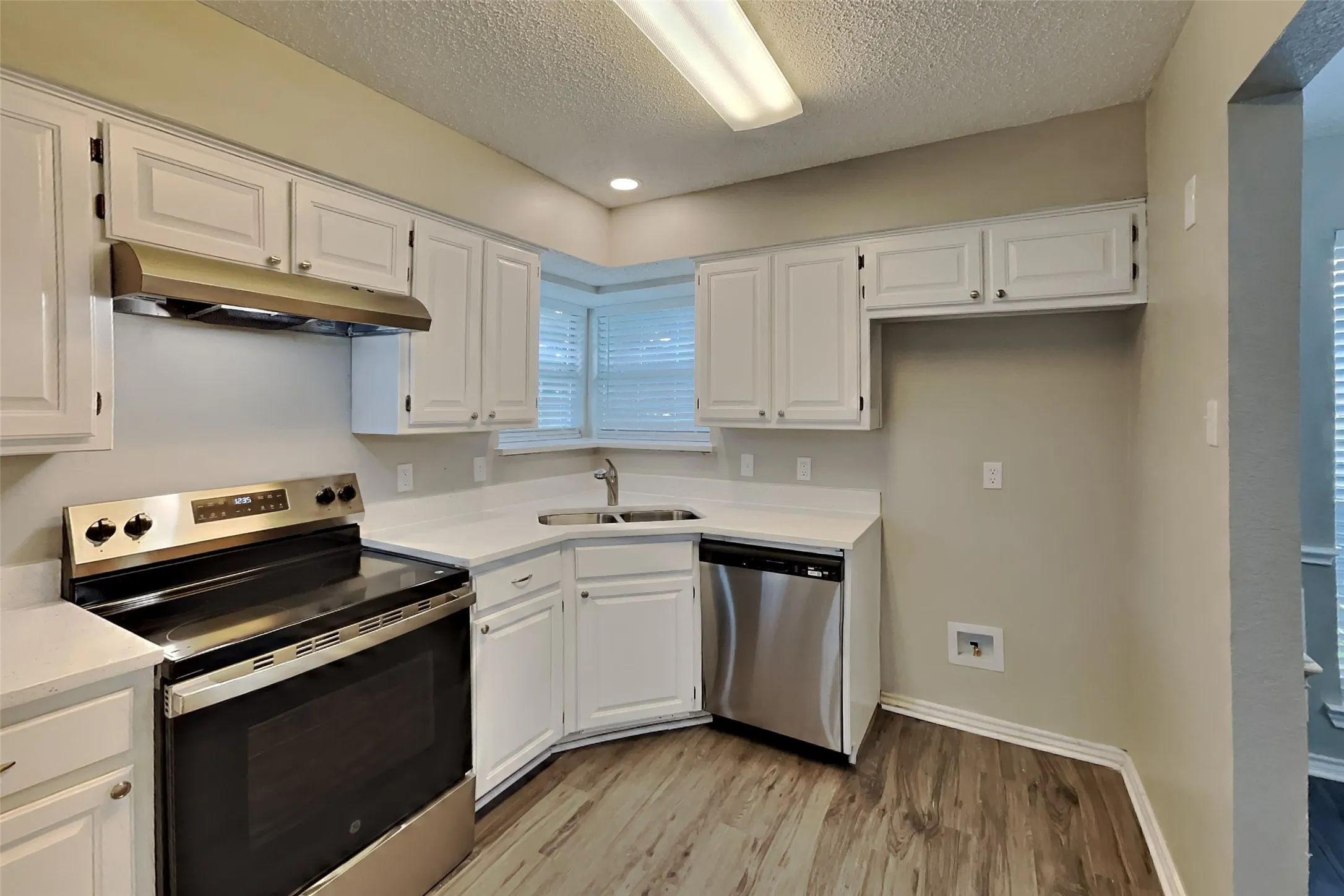 Single Family Residence For Rent in Denton County , 2250 Arbor Creek Drive, Carrollton, Texas 75010, 3 Bedroom, 2 Bathroom, 2 Garage spaces, 1,419 Sqft, built in 1990, mls#21412573, Real Estate Agent in Carrollton, Homes For Rent in Denton county, Homes For Rent in Carrollton, Realtor in Carrollton Texas, Real Estate Brokerage Independent Realty Texas, Luminita Cordes Realtor