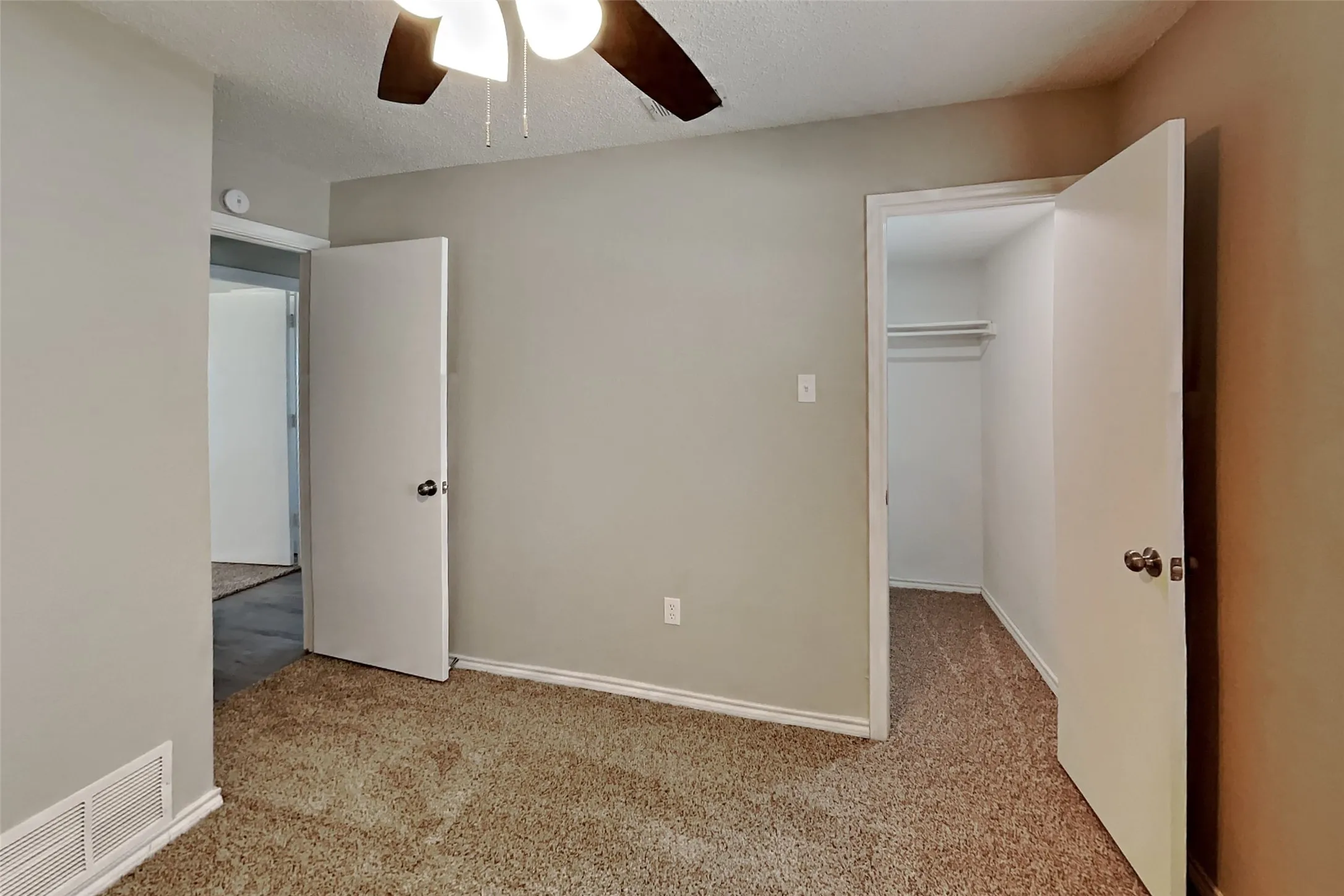 Single Family Residence For Rent in Denton County , 2250 Arbor Creek Drive, Carrollton, Texas 75010, 3 Bedroom, 2 Bathroom, 2 Garage spaces, 1,419 Sqft, built in 1990, mls#21412573, Real Estate Agent in Carrollton, Homes For Rent in Denton county, Homes For Rent in Carrollton, Realtor in Carrollton Texas, Real Estate Brokerage Independent Realty Texas, Luminita Cordes Realtor