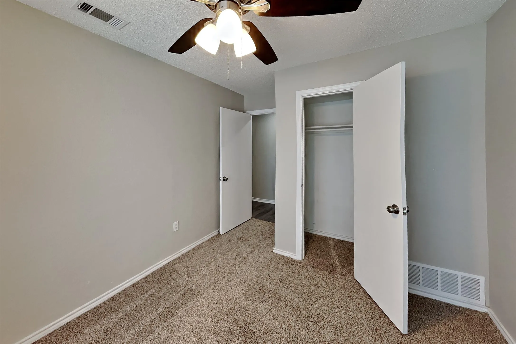 Single Family Residence For Rent in Denton County , 2250 Arbor Creek Drive, Carrollton, Texas 75010, 3 Bedroom, 2 Bathroom, 2 Garage spaces, 1,419 Sqft, built in 1990, mls#21412573, Real Estate Agent in Carrollton, Homes For Rent in Denton county, Homes For Rent in Carrollton, Realtor in Carrollton Texas, Real Estate Brokerage Independent Realty Texas, Luminita Cordes Realtor