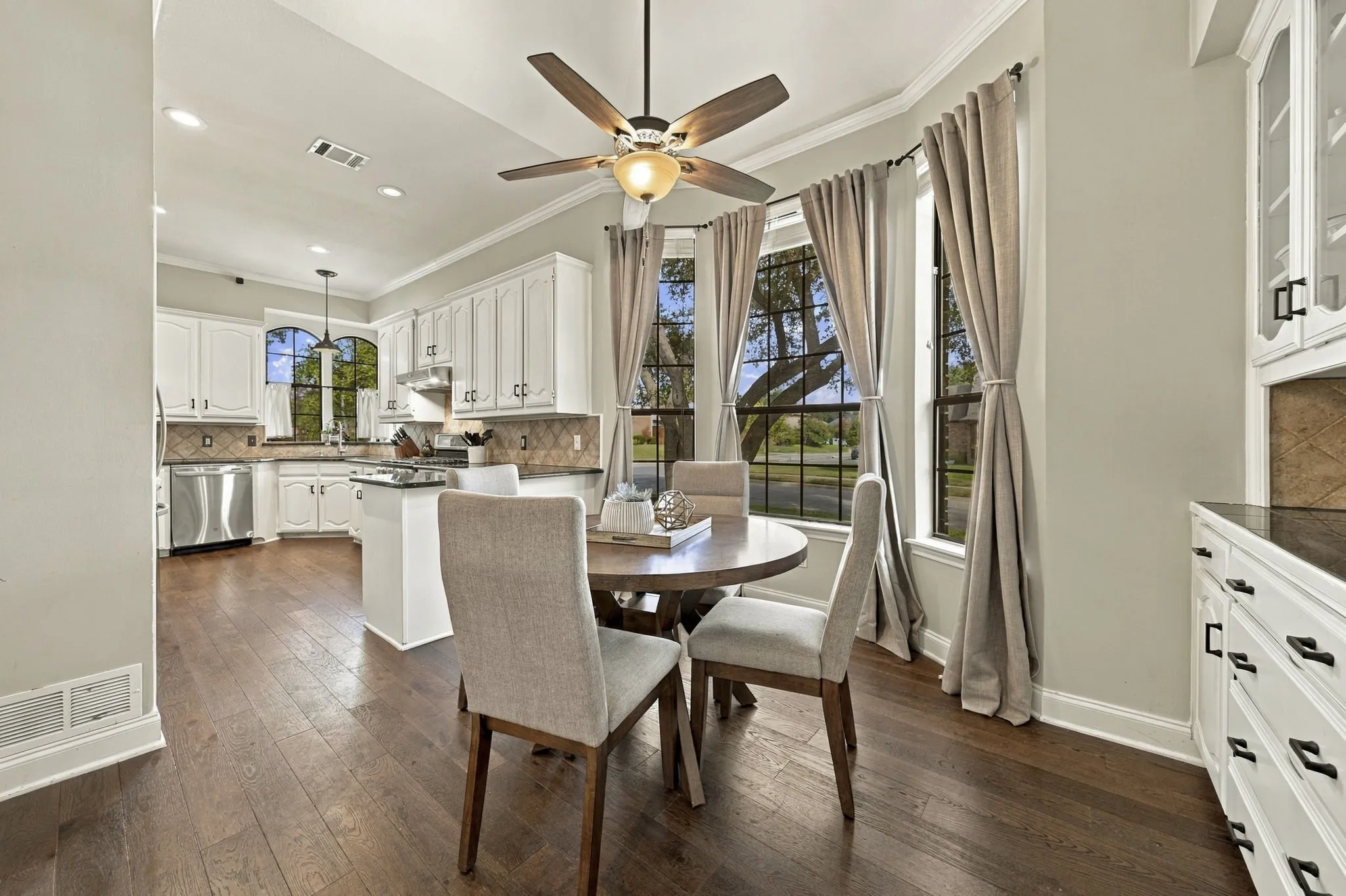 Single Family Residence For Sale in Collin County , 3512 Wilshire Drive, Plano, Texas 75023, 4 Bedroom, 4 Bathroom, 2 Garage spaces, 3,077 Sqft, built in 1986, mls#21411731, Real Estate Agent in Plano, Homes For Sale in Collin county, Homes For Sale in Plano, Realtor in Plano Texas, Real Estate Brokerage Independent Realty Texas, Luminita Cordes Realtor
