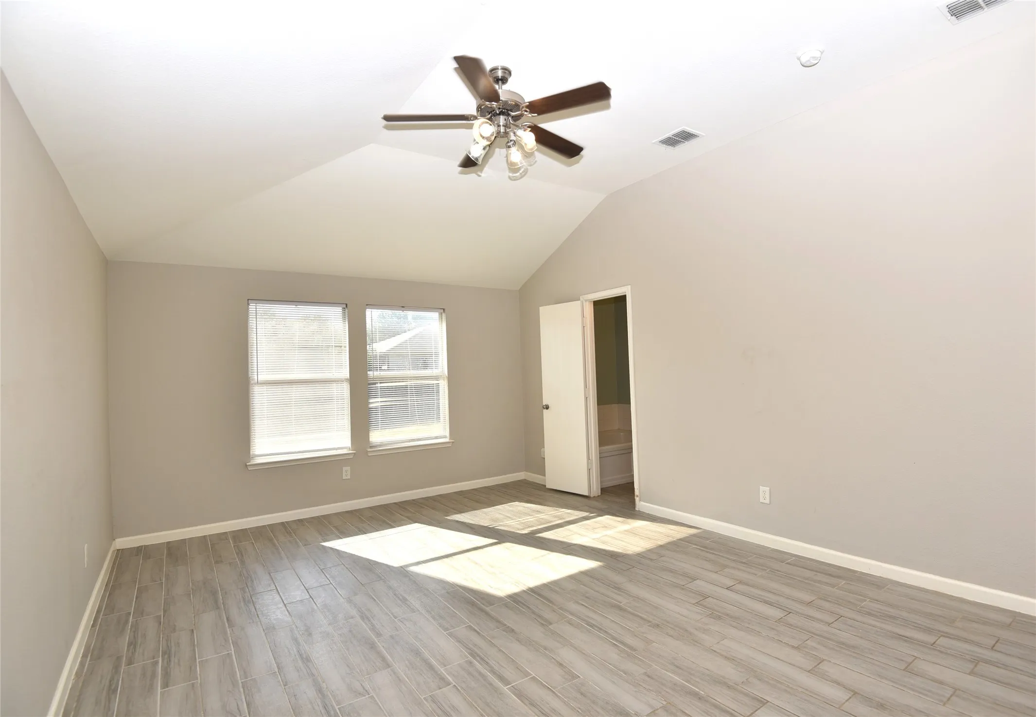 Single Family Residence For Rent in Tarrant County , 9417 Pastime Court, Fort Worth, Texas 76244, 4 Bedroom, 2 Bathroom, 2 Garage spaces, 1,906 Sqft, built in 2005, mls#21412465, Real Estate Agent in Fort Worth, Homes For Rent in Tarrant county, Homes For Rent in Fort Worth, Realtor in Fort Worth Texas, Real Estate Brokerage Independent Realty Texas, Luminita Cordes Realtor