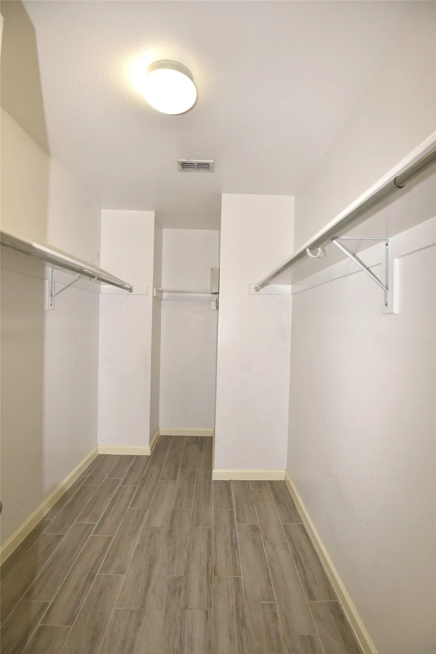 Single Family Residence For Rent in Tarrant County , 9417 Pastime Court, Fort Worth, Texas 76244, 4 Bedroom, 2 Bathroom, 2 Garage spaces, 1,906 Sqft, built in 2005, mls#21412465, Real Estate Agent in Fort Worth, Homes For Rent in Tarrant county, Homes For Rent in Fort Worth, Realtor in Fort Worth Texas, Real Estate Brokerage Independent Realty Texas, Luminita Cordes Realtor