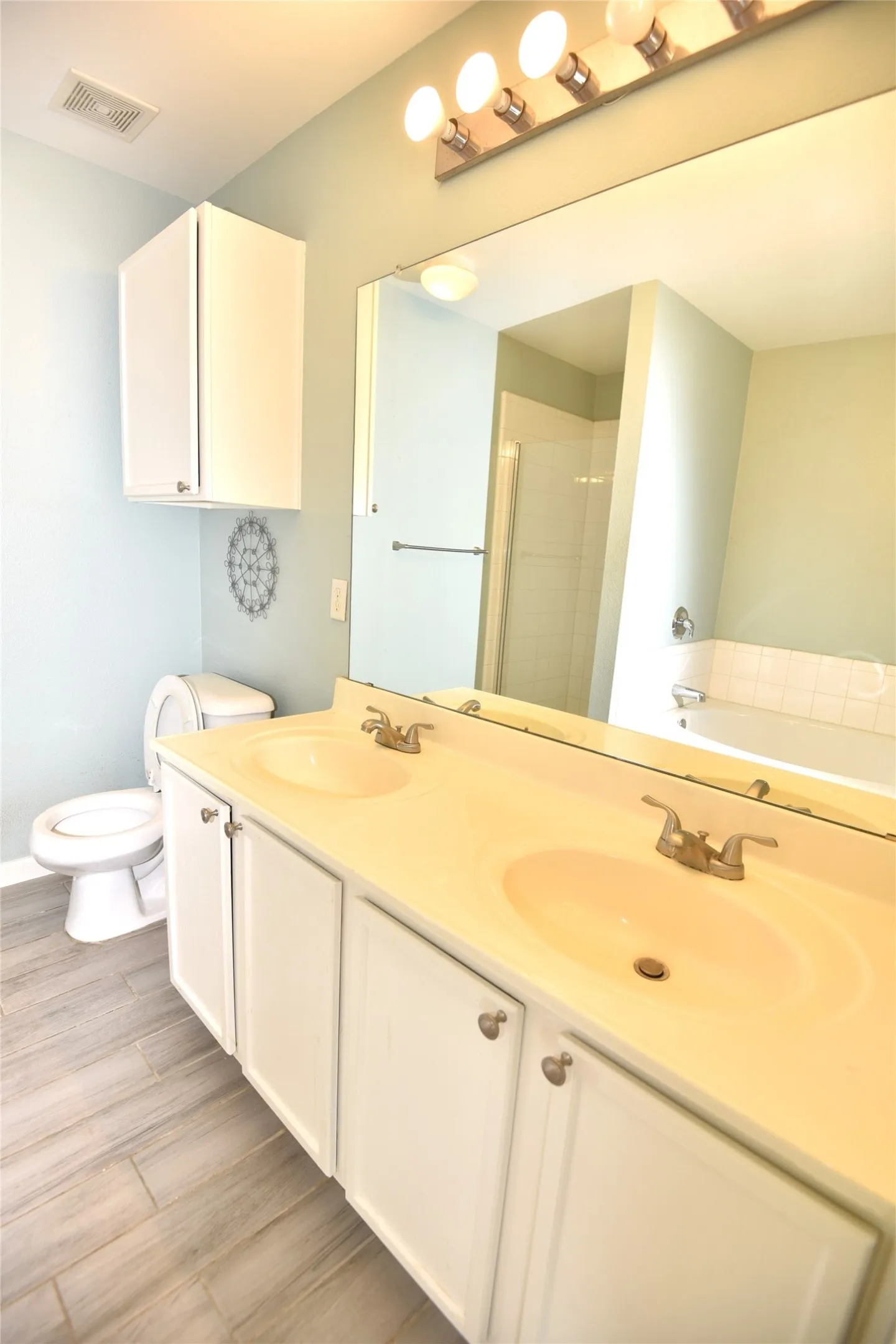 Single Family Residence For Rent in Tarrant County , 9417 Pastime Court, Fort Worth, Texas 76244, 4 Bedroom, 2 Bathroom, 2 Garage spaces, 1,906 Sqft, built in 2005, mls#21412465, Real Estate Agent in Fort Worth, Homes For Rent in Tarrant county, Homes For Rent in Fort Worth, Realtor in Fort Worth Texas, Real Estate Brokerage Independent Realty Texas, Luminita Cordes Realtor