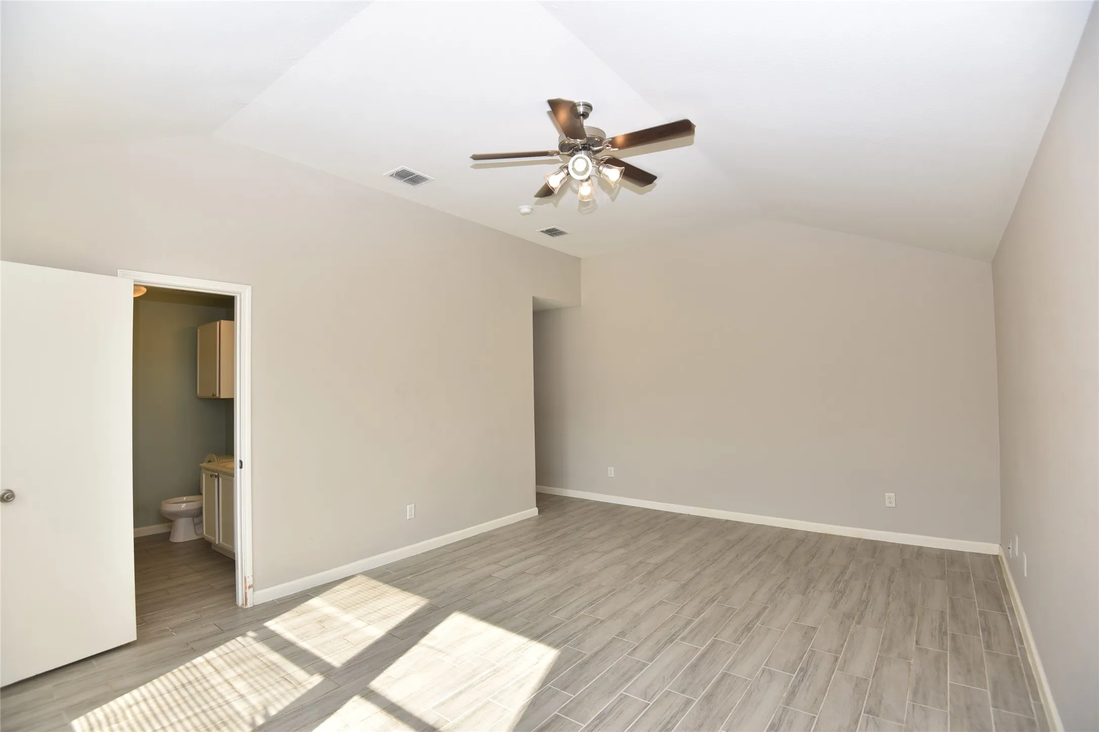 Single Family Residence For Rent in Tarrant County , 9417 Pastime Court, Fort Worth, Texas 76244, 4 Bedroom, 2 Bathroom, 2 Garage spaces, 1,906 Sqft, built in 2005, mls#21412465, Real Estate Agent in Fort Worth, Homes For Rent in Tarrant county, Homes For Rent in Fort Worth, Realtor in Fort Worth Texas, Real Estate Brokerage Independent Realty Texas, Luminita Cordes Realtor