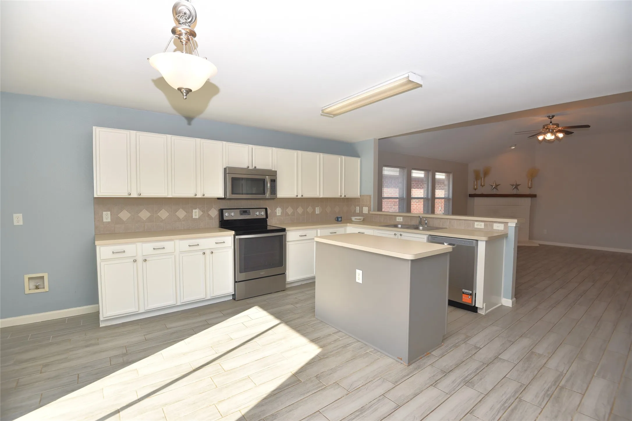 Single Family Residence For Rent in Tarrant County , 9417 Pastime Court, Fort Worth, Texas 76244, 4 Bedroom, 2 Bathroom, 2 Garage spaces, 1,906 Sqft, built in 2005, mls#21412465, Real Estate Agent in Fort Worth, Homes For Rent in Tarrant county, Homes For Rent in Fort Worth, Realtor in Fort Worth Texas, Real Estate Brokerage Independent Realty Texas, Luminita Cordes Realtor