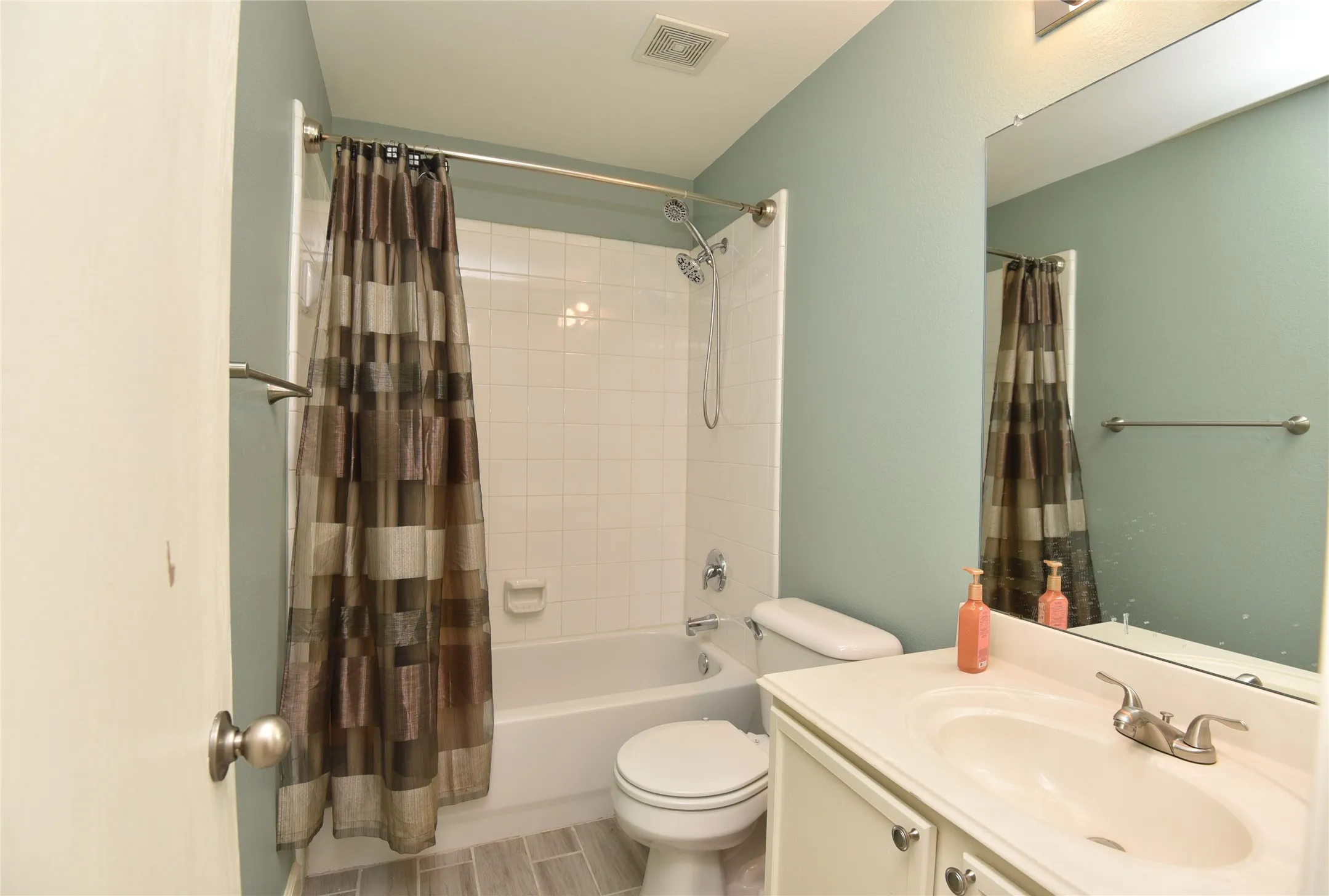 Single Family Residence For Rent in Tarrant County , 9417 Pastime Court, Fort Worth, Texas 76244, 4 Bedroom, 2 Bathroom, 2 Garage spaces, 1,906 Sqft, built in 2005, mls#21412465, Real Estate Agent in Fort Worth, Homes For Rent in Tarrant county, Homes For Rent in Fort Worth, Realtor in Fort Worth Texas, Real Estate Brokerage Independent Realty Texas, Luminita Cordes Realtor