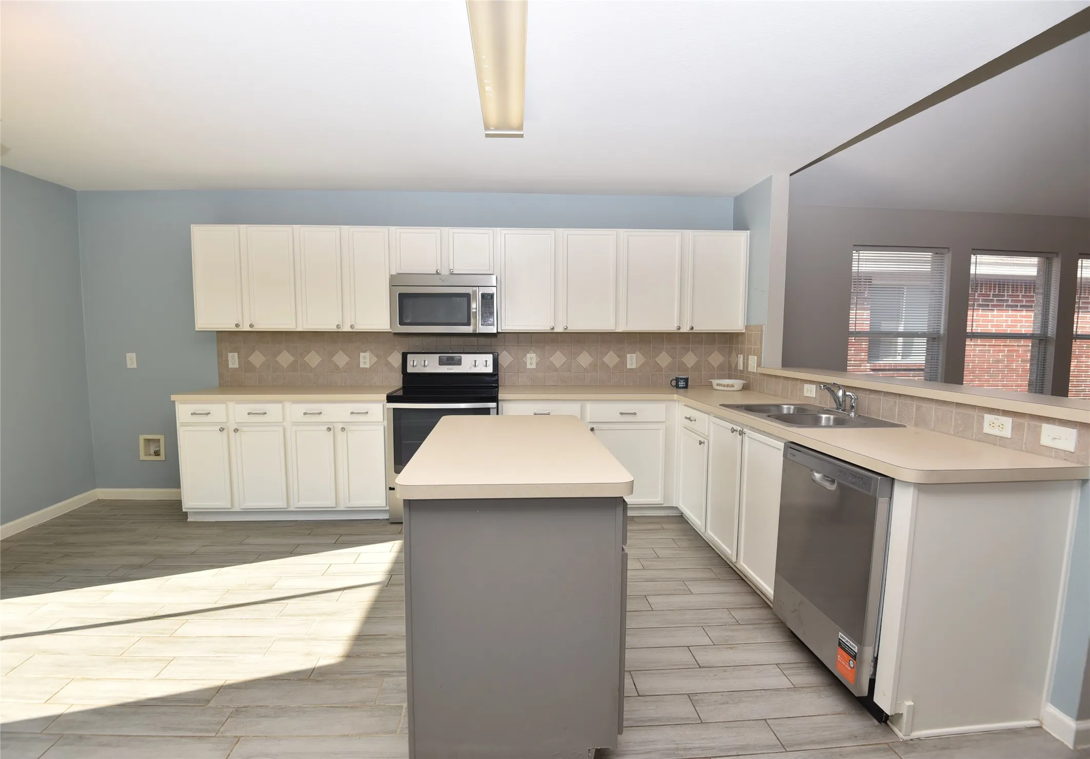 Single Family Residence For Rent in Tarrant County , 9417 Pastime Court, Fort Worth, Texas 76244, 4 Bedroom, 2 Bathroom, 2 Garage spaces, 1,906 Sqft, built in 2005, mls#21412465, Real Estate Agent in Fort Worth, Homes For Rent in Tarrant county, Homes For Rent in Fort Worth, Realtor in Fort Worth Texas, Real Estate Brokerage Independent Realty Texas, Luminita Cordes Realtor
