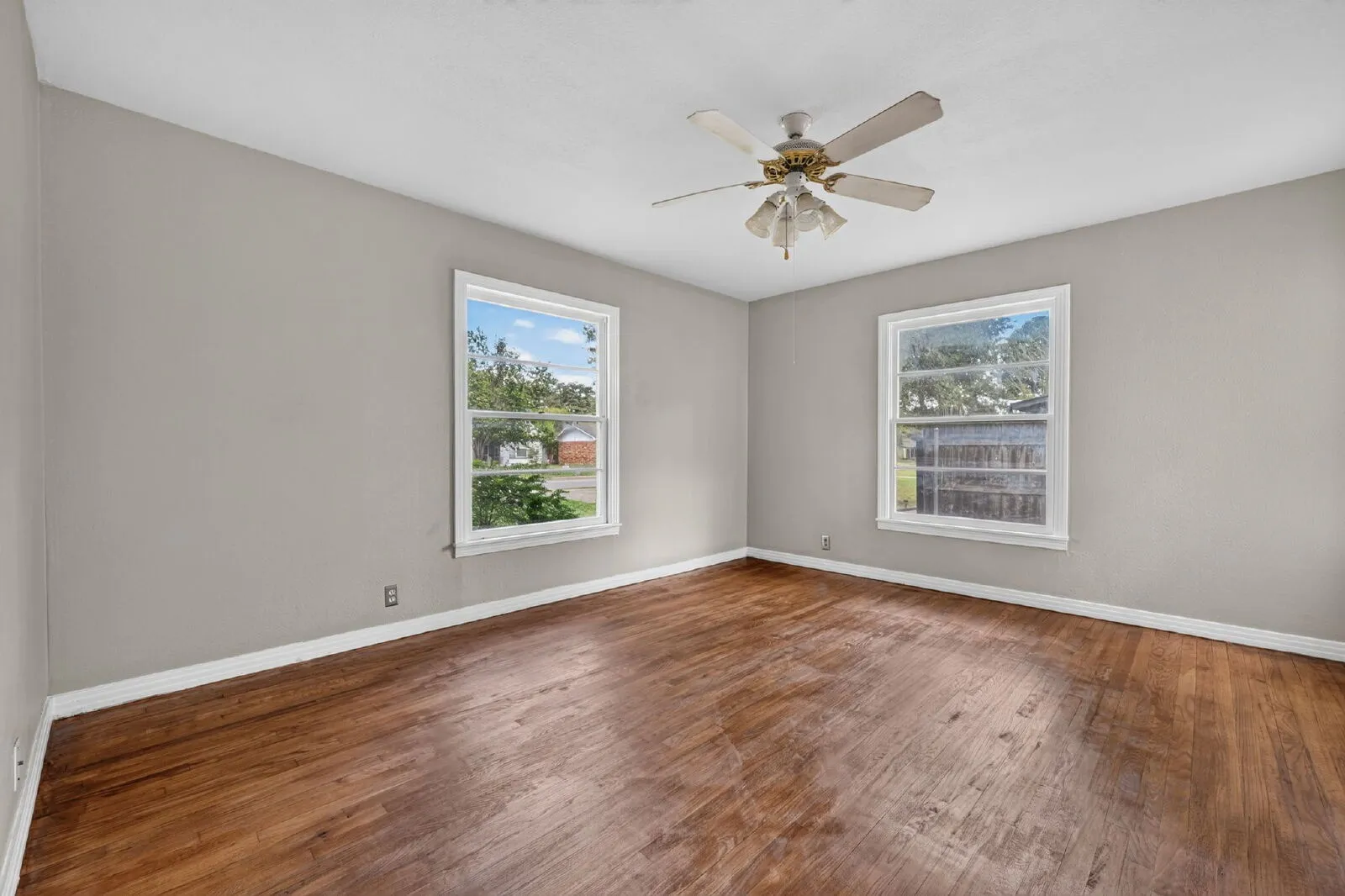 Single Family Residence For Rent in Tarrant County , 4833 Black Oak Lane, River Oaks, Texas 76114, 3 Bedroom, 1 Bathroom, Garage spaces, 1,257 Sqft, built in 1950, mls#21407269, Real Estate Agent in River Oaks, Homes For Rent in Tarrant county, Homes For Rent in River Oaks, Realtor in River Oaks Texas, Real Estate Brokerage Independent Realty Texas, Luminita Cordes Realtor