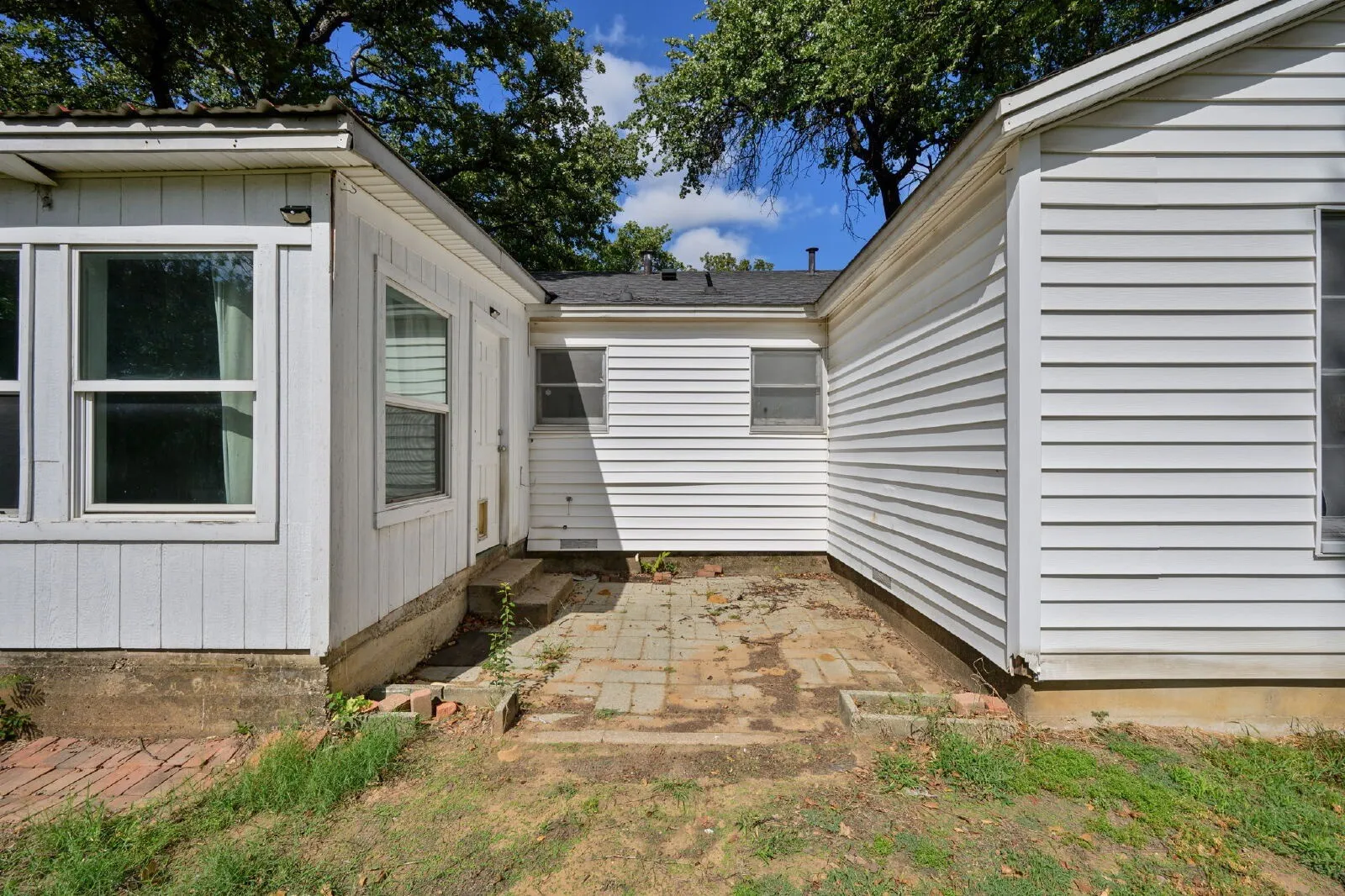 Single Family Residence For Rent in Tarrant County , 4833 Black Oak Lane, River Oaks, Texas 76114, 3 Bedroom, 1 Bathroom, Garage spaces, 1,257 Sqft, built in 1950, mls#21407269, Real Estate Agent in River Oaks, Homes For Rent in Tarrant county, Homes For Rent in River Oaks, Realtor in River Oaks Texas, Real Estate Brokerage Independent Realty Texas, Luminita Cordes Realtor