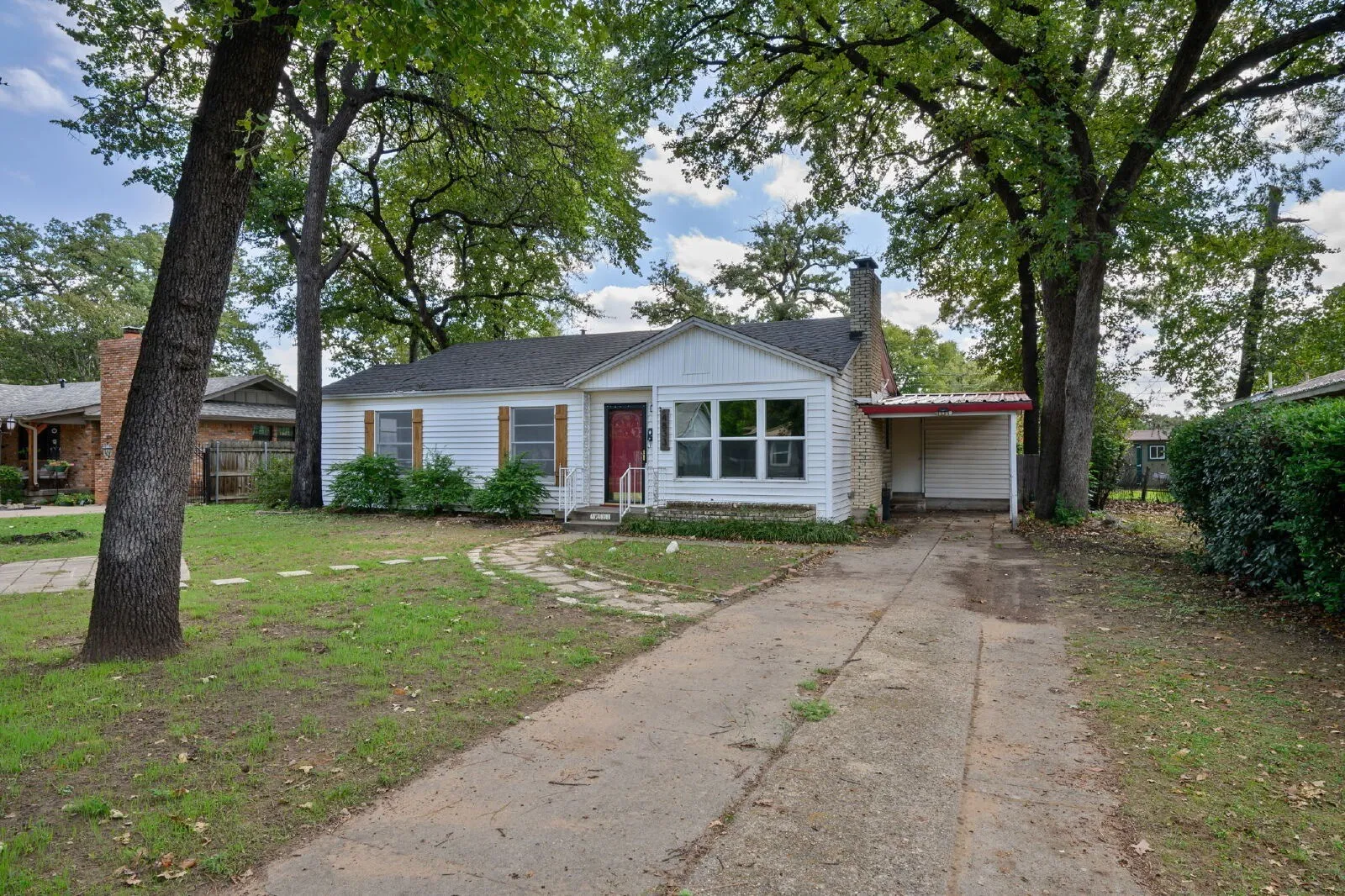 Single Family Residence For Rent in Tarrant County , 4833 Black Oak Lane, River Oaks, Texas 76114, 3 Bedroom, 1 Bathroom, Garage spaces, 1,257 Sqft, built in 1950, mls#21407269, Real Estate Agent in River Oaks, Homes For Rent in Tarrant county, Homes For Rent in River Oaks, Realtor in River Oaks Texas, Real Estate Brokerage Independent Realty Texas, Luminita Cordes Realtor