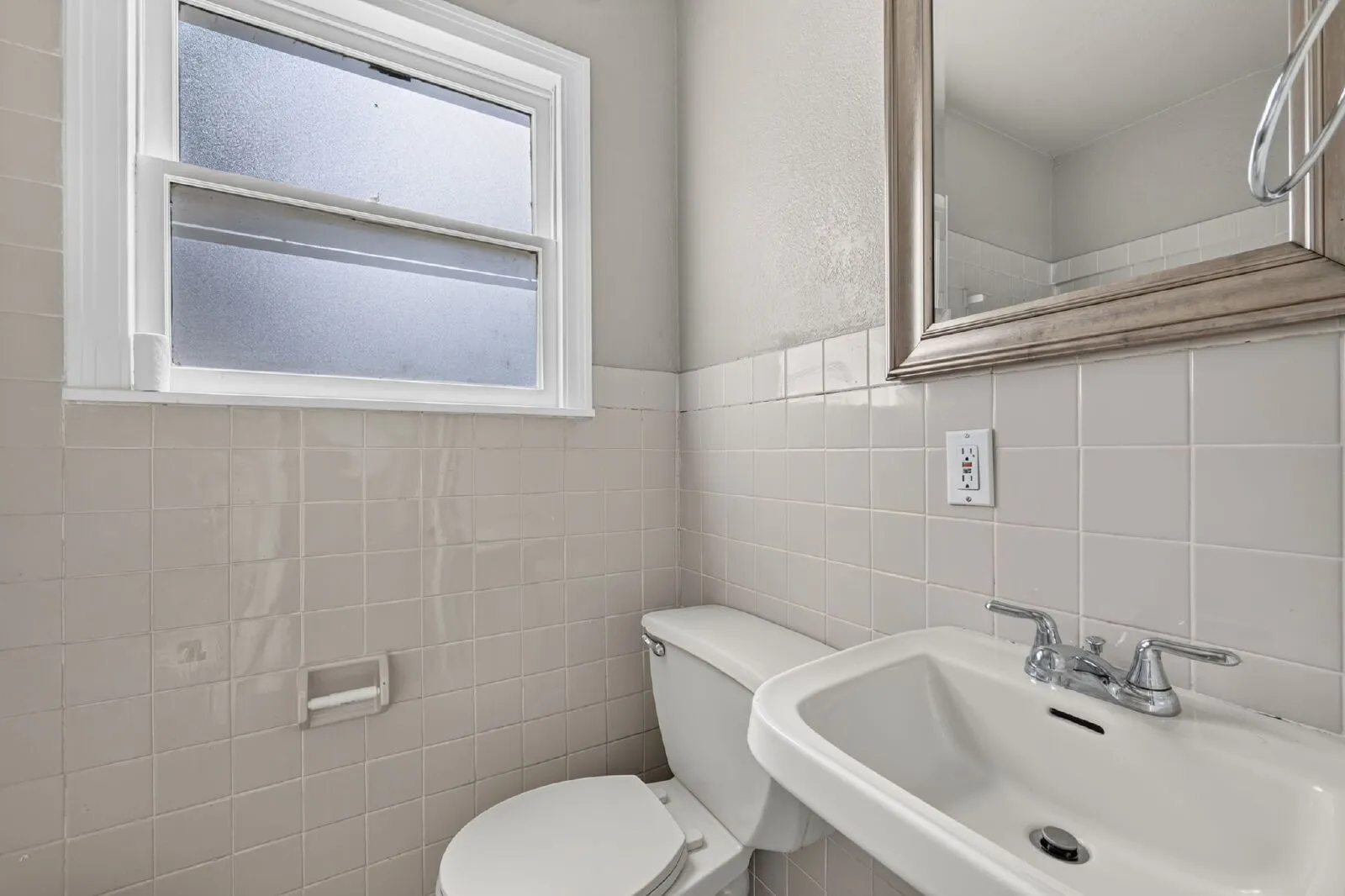 Single Family Residence For Rent in Tarrant County , 4833 Black Oak Lane, River Oaks, Texas 76114, 3 Bedroom, 1 Bathroom, Garage spaces, 1,257 Sqft, built in 1950, mls#21407269, Real Estate Agent in River Oaks, Homes For Rent in Tarrant county, Homes For Rent in River Oaks, Realtor in River Oaks Texas, Real Estate Brokerage Independent Realty Texas, Luminita Cordes Realtor