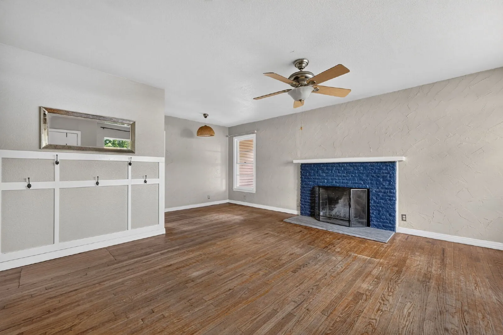 Single Family Residence For Rent in Tarrant County , 4833 Black Oak Lane, River Oaks, Texas 76114, 3 Bedroom, 1 Bathroom, Garage spaces, 1,257 Sqft, built in 1950, mls#21407269, Real Estate Agent in River Oaks, Homes For Rent in Tarrant county, Homes For Rent in River Oaks, Realtor in River Oaks Texas, Real Estate Brokerage Independent Realty Texas, Luminita Cordes Realtor