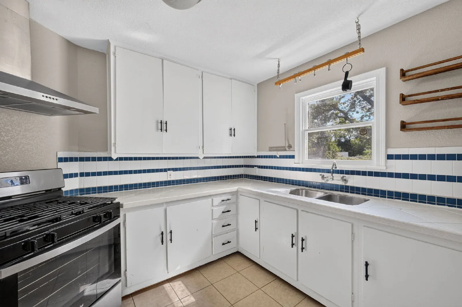 Single Family Residence For Rent in Tarrant County , 4833 Black Oak Lane, River Oaks, Texas 76114, 3 Bedroom, 1 Bathroom, Garage spaces, 1,257 Sqft, built in 1950, mls#21407269, Real Estate Agent in River Oaks, Homes For Rent in Tarrant county, Homes For Rent in River Oaks, Realtor in River Oaks Texas, Real Estate Brokerage Independent Realty Texas, Luminita Cordes Realtor