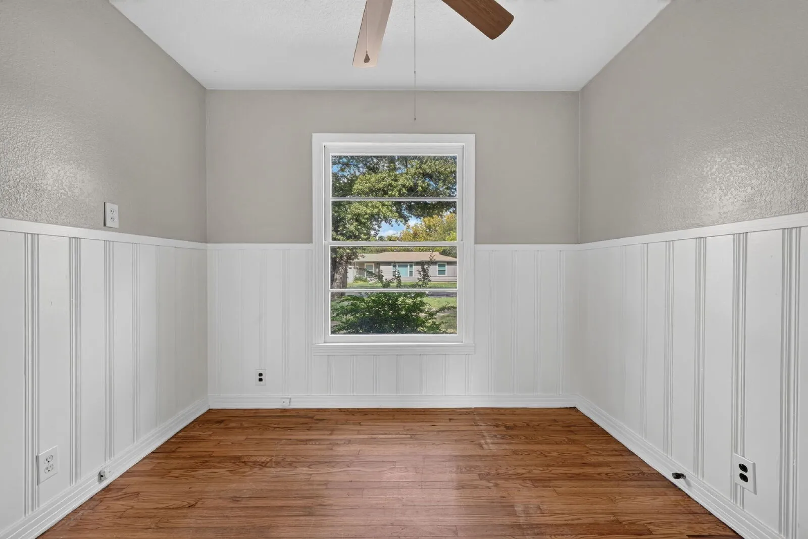 Single Family Residence For Rent in Tarrant County , 4833 Black Oak Lane, River Oaks, Texas 76114, 3 Bedroom, 1 Bathroom, Garage spaces, 1,257 Sqft, built in 1950, mls#21407269, Real Estate Agent in River Oaks, Homes For Rent in Tarrant county, Homes For Rent in River Oaks, Realtor in River Oaks Texas, Real Estate Brokerage Independent Realty Texas, Luminita Cordes Realtor