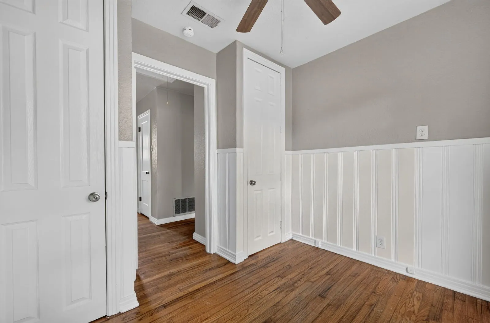 Single Family Residence For Rent in Tarrant County , 4833 Black Oak Lane, River Oaks, Texas 76114, 3 Bedroom, 1 Bathroom, Garage spaces, 1,257 Sqft, built in 1950, mls#21407269, Real Estate Agent in River Oaks, Homes For Rent in Tarrant county, Homes For Rent in River Oaks, Realtor in River Oaks Texas, Real Estate Brokerage Independent Realty Texas, Luminita Cordes Realtor
