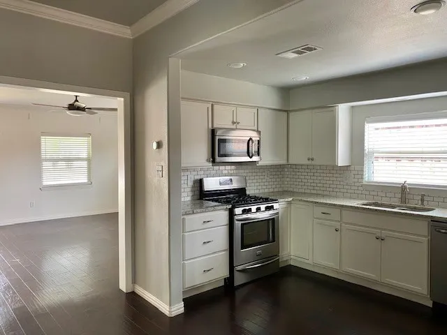 Single Family Residence For Rent in Collin County , 7110 Ash Street, Frisco, Texas 75034, 3 Bedroom, 2 Bathroom, Garage spaces, 1,568 Sqft, built in 1925, mls#21412586, Real Estate Agent in Frisco, Homes For Rent in Collin county, Homes For Rent in Frisco, Realtor in Frisco Texas, Real Estate Brokerage Independent Realty Texas, Luminita Cordes Realtor