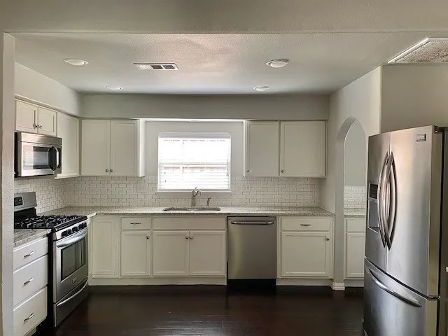 Single Family Residence For Rent in Collin County , 7110 Ash Street, Frisco, Texas 75034, 3 Bedroom, 2 Bathroom, Garage spaces, 1,568 Sqft, built in 1925, mls#21412586, Real Estate Agent in Frisco, Homes For Rent in Collin county, Homes For Rent in Frisco, Realtor in Frisco Texas, Real Estate Brokerage Independent Realty Texas, Luminita Cordes Realtor