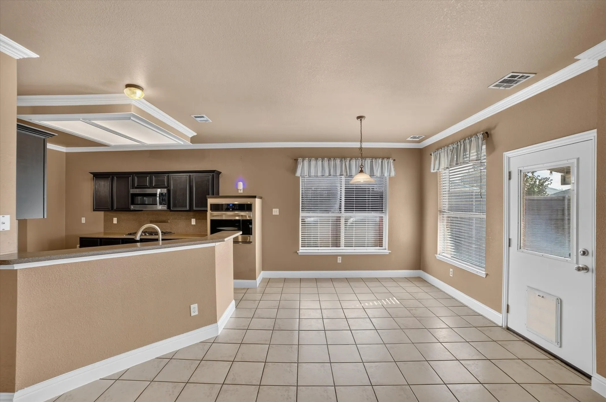 Single Family Residence For Sale in Dallas County , 7406 Westway Drive, Rowlett, Texas 75089, 5 Bedroom, 4 Bathroom, 2 Garage spaces, 2,817 Sqft, built in 1999, mls#21410455, Real Estate Agent in Rowlett, Homes For Sale in Dallas county, Homes For Sale in Rowlett, Realtor in Rowlett Texas, Real Estate Brokerage Independent Realty Texas, Luminita Cordes Realtor