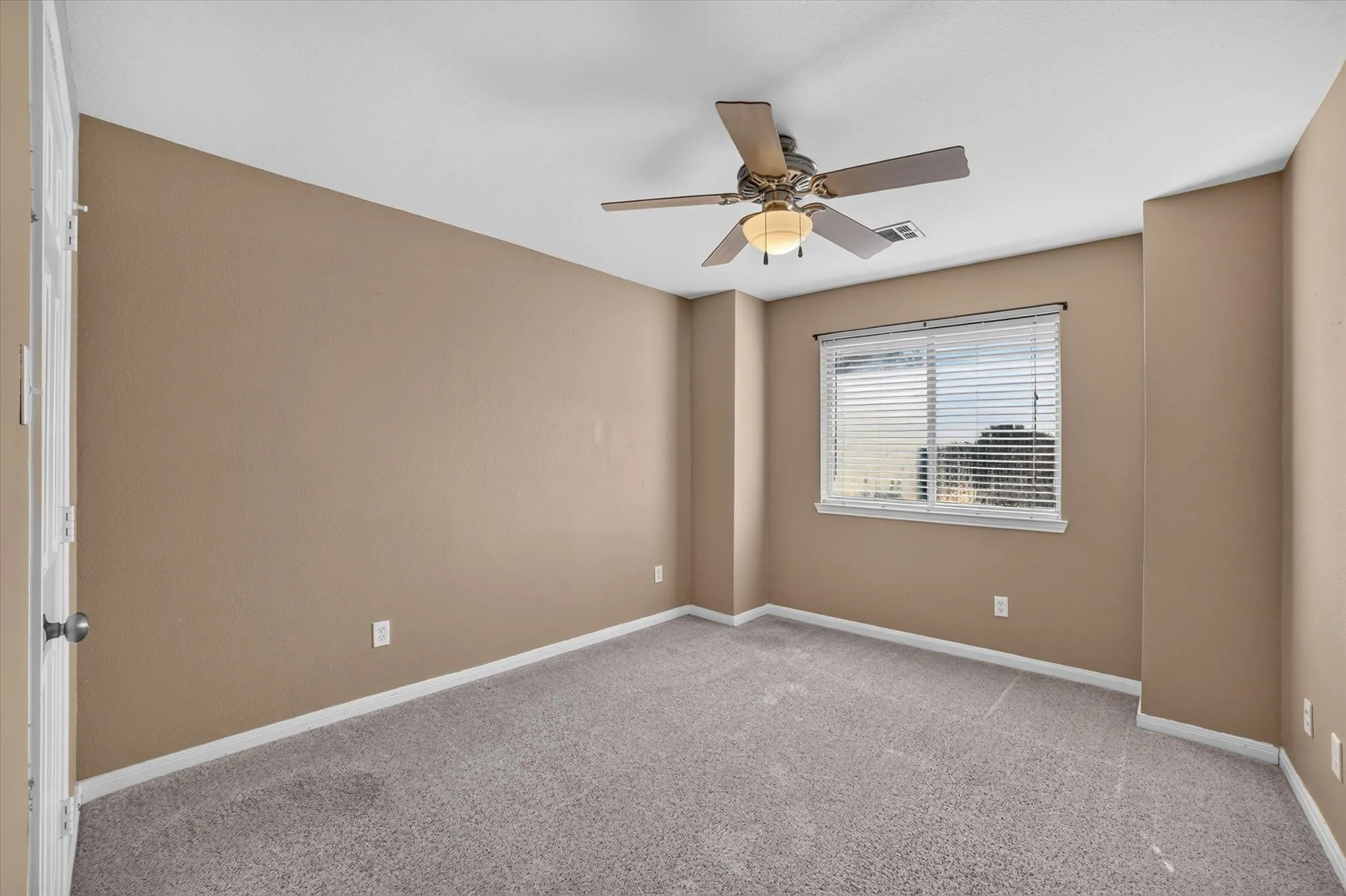 Single Family Residence For Sale in Dallas County , 7406 Westway Drive, Rowlett, Texas 75089, 5 Bedroom, 4 Bathroom, 2 Garage spaces, 2,817 Sqft, built in 1999, mls#21410455, Real Estate Agent in Rowlett, Homes For Sale in Dallas county, Homes For Sale in Rowlett, Realtor in Rowlett Texas, Real Estate Brokerage Independent Realty Texas, Luminita Cordes Realtor