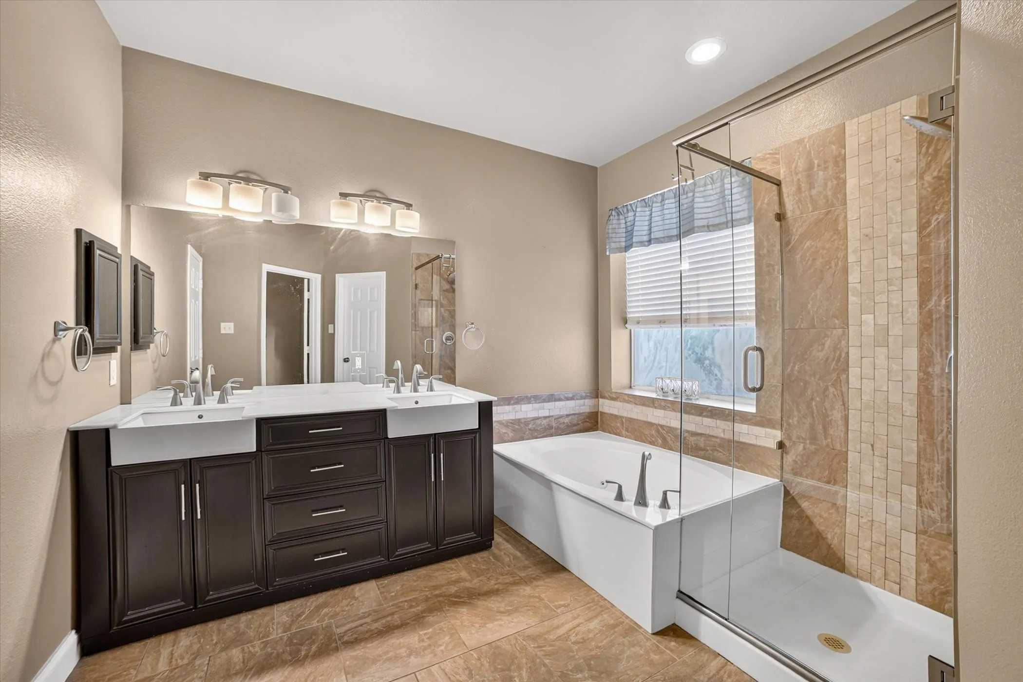 Single Family Residence For Sale in Dallas County , 7406 Westway Drive, Rowlett, Texas 75089, 5 Bedroom, 4 Bathroom, 2 Garage spaces, 2,817 Sqft, built in 1999, mls#21410455, Real Estate Agent in Rowlett, Homes For Sale in Dallas county, Homes For Sale in Rowlett, Realtor in Rowlett Texas, Real Estate Brokerage Independent Realty Texas, Luminita Cordes Realtor