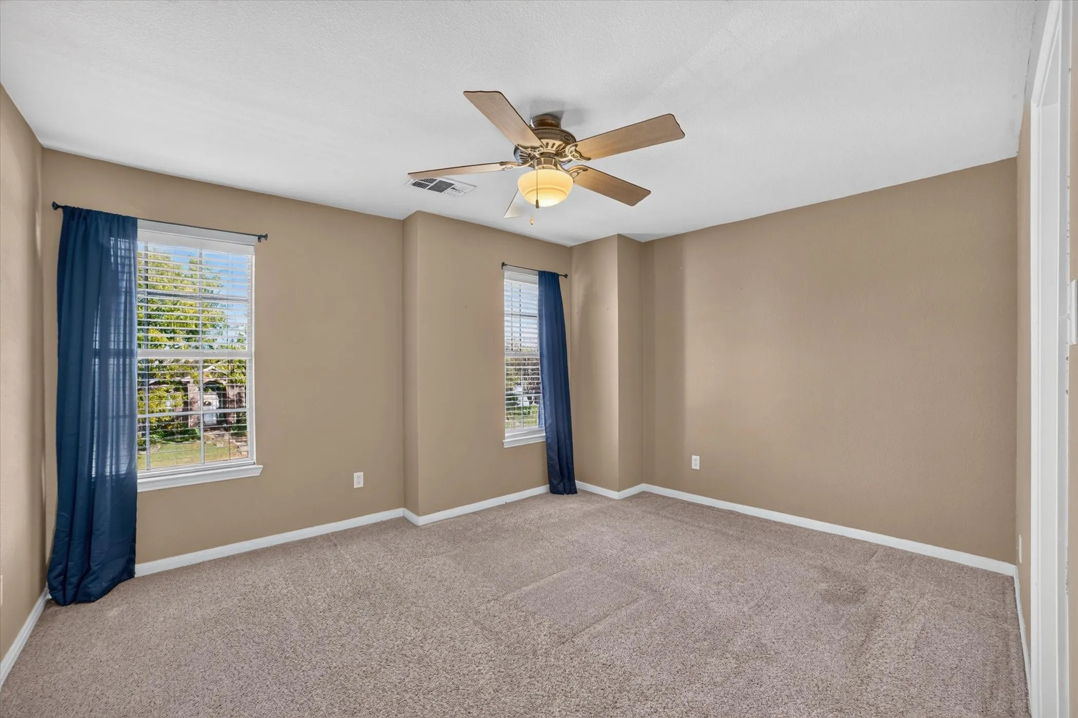 Single Family Residence For Sale in Dallas County , 7406 Westway Drive, Rowlett, Texas 75089, 5 Bedroom, 4 Bathroom, 2 Garage spaces, 2,817 Sqft, built in 1999, mls#21410455, Real Estate Agent in Rowlett, Homes For Sale in Dallas county, Homes For Sale in Rowlett, Realtor in Rowlett Texas, Real Estate Brokerage Independent Realty Texas, Luminita Cordes Realtor