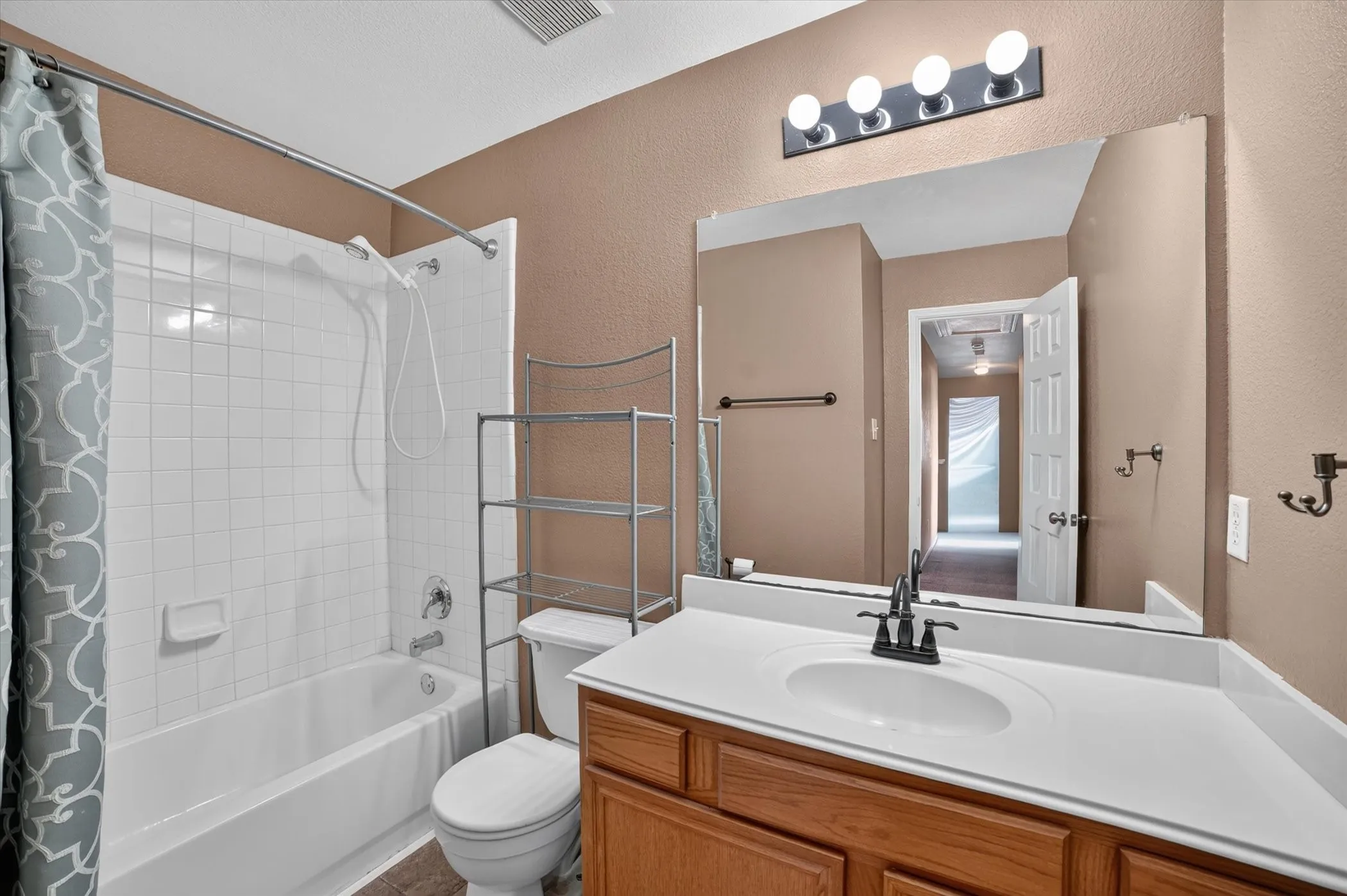 Single Family Residence For Sale in Dallas County , 7406 Westway Drive, Rowlett, Texas 75089, 5 Bedroom, 4 Bathroom, 2 Garage spaces, 2,817 Sqft, built in 1999, mls#21410455, Real Estate Agent in Rowlett, Homes For Sale in Dallas county, Homes For Sale in Rowlett, Realtor in Rowlett Texas, Real Estate Brokerage Independent Realty Texas, Luminita Cordes Realtor