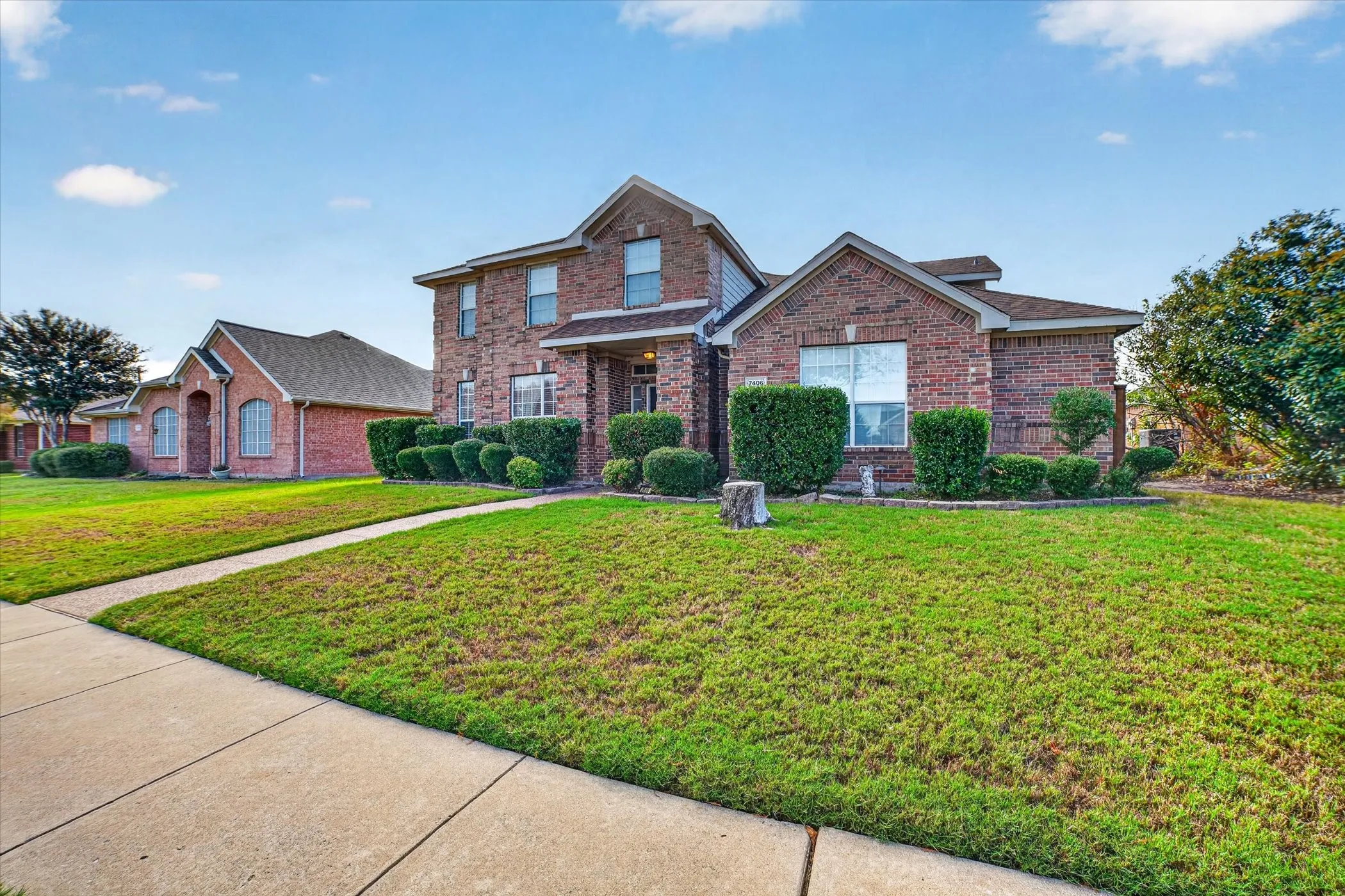Single Family Residence For Sale in Dallas County , 7406 Westway Drive, Rowlett, Texas 75089, 5 Bedroom, 4 Bathroom, 2 Garage spaces, 2,817 Sqft, built in 1999, mls#21410455, Real Estate Agent in Rowlett, Homes For Sale in Dallas county, Homes For Sale in Rowlett, Realtor in Rowlett Texas, Real Estate Brokerage Independent Realty Texas, Luminita Cordes Realtor