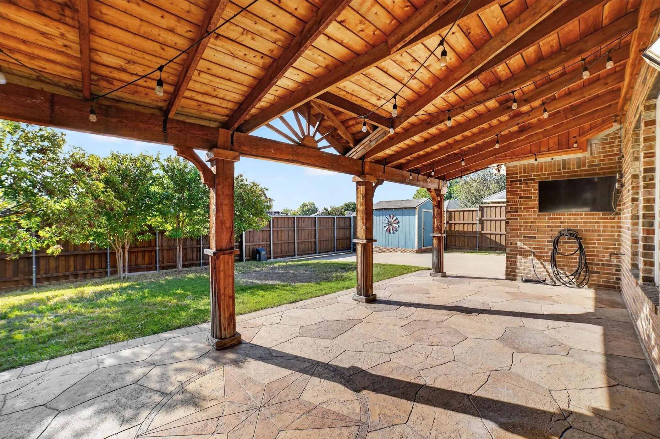 Single Family Residence For Sale in Dallas County , 7406 Westway Drive, Rowlett, Texas 75089, 5 Bedroom, 4 Bathroom, 2 Garage spaces, 2,817 Sqft, built in 1999, mls#21410455, Real Estate Agent in Rowlett, Homes For Sale in Dallas county, Homes For Sale in Rowlett, Realtor in Rowlett Texas, Real Estate Brokerage Independent Realty Texas, Luminita Cordes Realtor