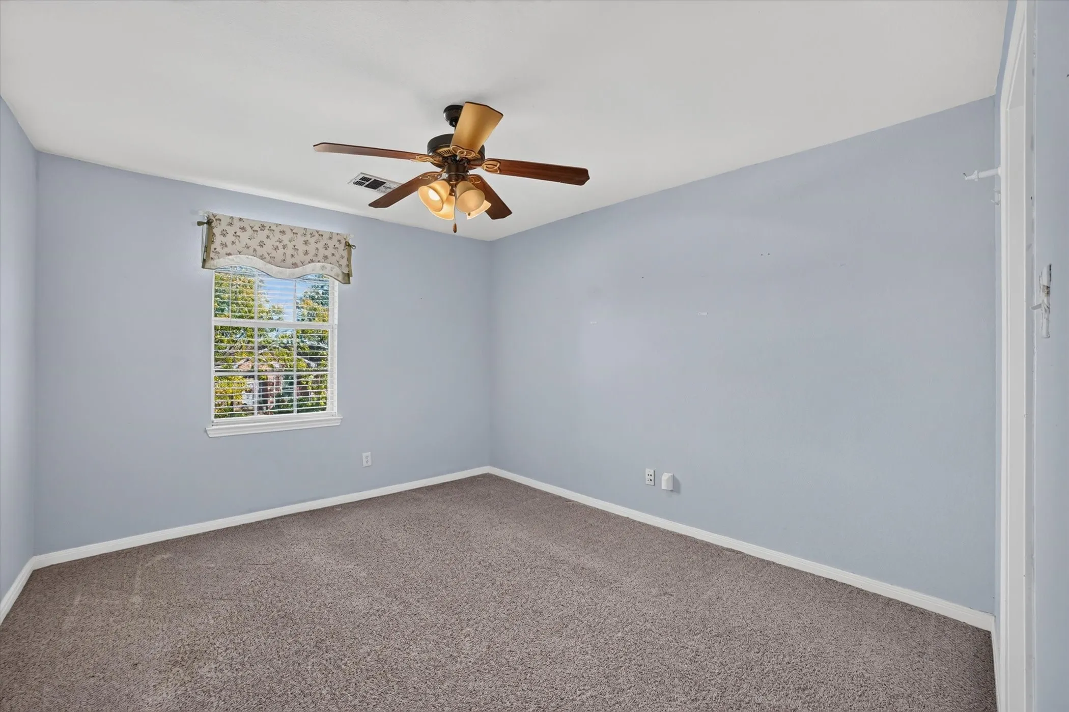 Single Family Residence For Sale in Dallas County , 7406 Westway Drive, Rowlett, Texas 75089, 5 Bedroom, 4 Bathroom, 2 Garage spaces, 2,817 Sqft, built in 1999, mls#21410455, Real Estate Agent in Rowlett, Homes For Sale in Dallas county, Homes For Sale in Rowlett, Realtor in Rowlett Texas, Real Estate Brokerage Independent Realty Texas, Luminita Cordes Realtor