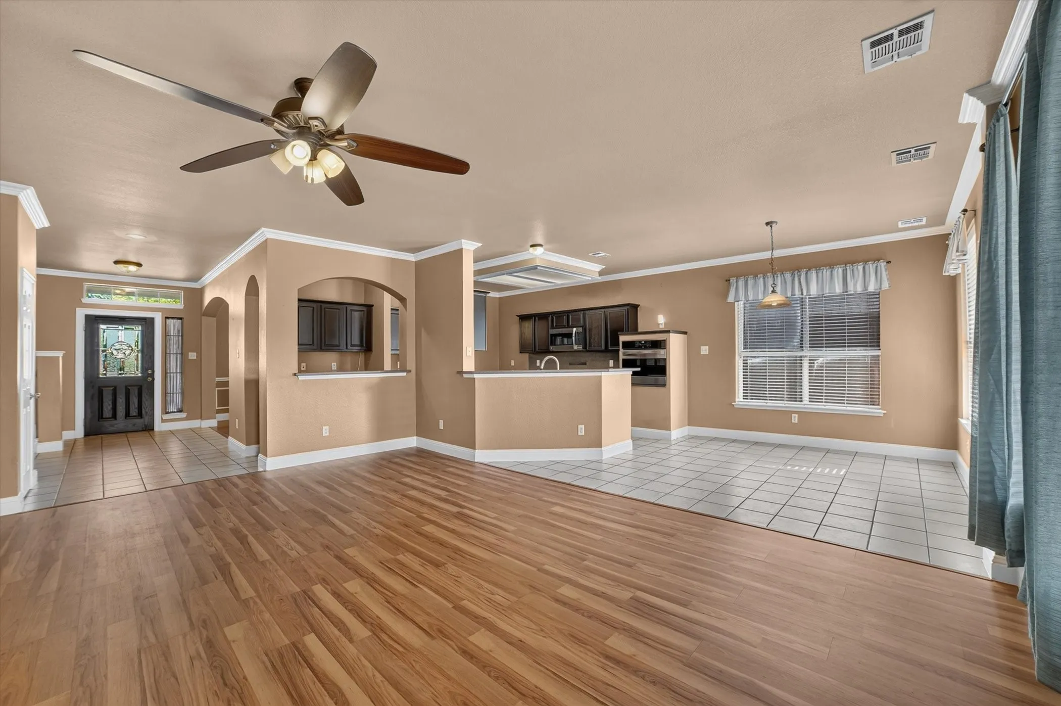 Single Family Residence For Sale in Dallas County , 7406 Westway Drive, Rowlett, Texas 75089, 5 Bedroom, 4 Bathroom, 2 Garage spaces, 2,817 Sqft, built in 1999, mls#21410455, Real Estate Agent in Rowlett, Homes For Sale in Dallas county, Homes For Sale in Rowlett, Realtor in Rowlett Texas, Real Estate Brokerage Independent Realty Texas, Luminita Cordes Realtor