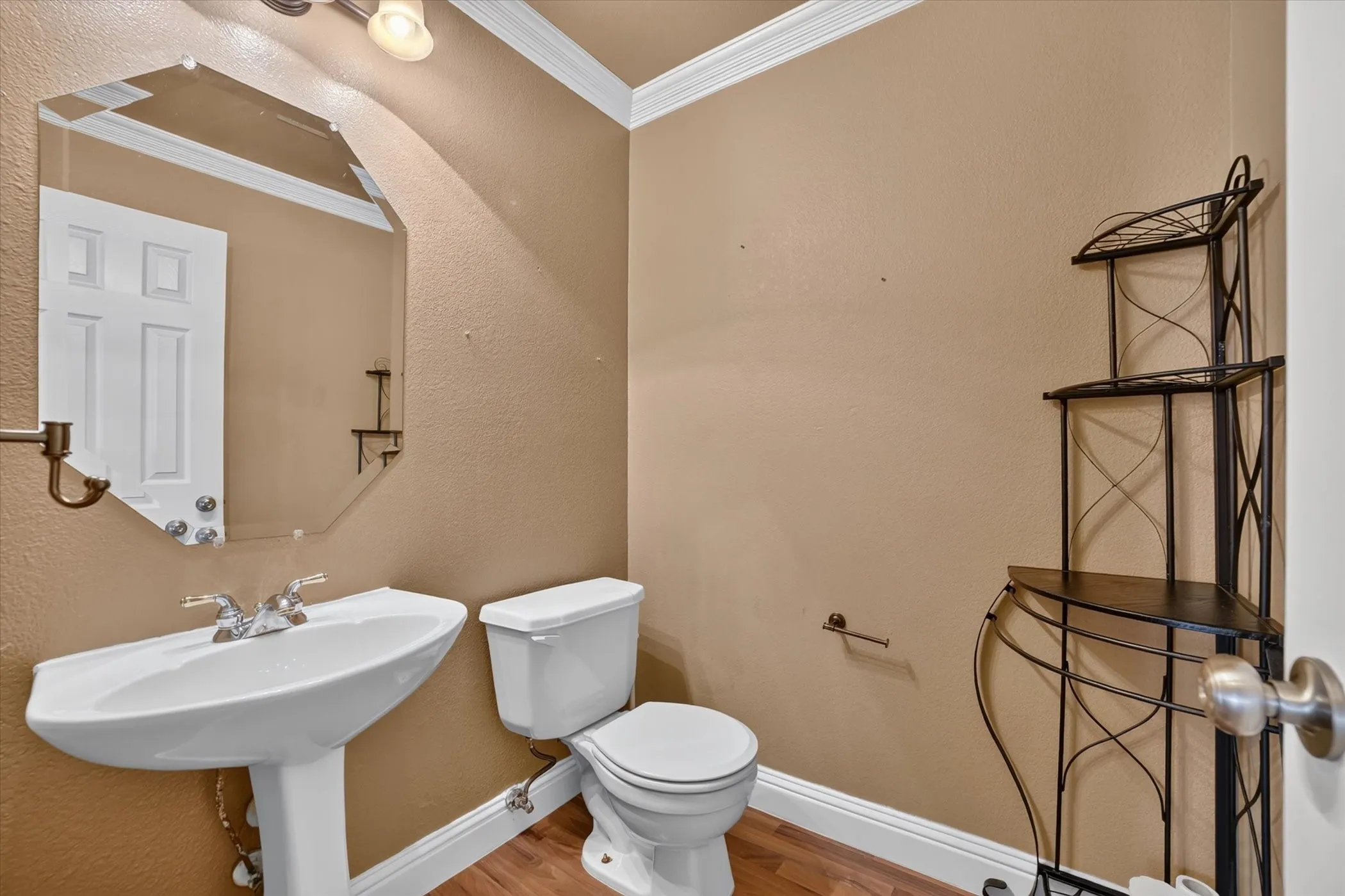 Single Family Residence For Sale in Dallas County , 7406 Westway Drive, Rowlett, Texas 75089, 5 Bedroom, 4 Bathroom, 2 Garage spaces, 2,817 Sqft, built in 1999, mls#21410455, Real Estate Agent in Rowlett, Homes For Sale in Dallas county, Homes For Sale in Rowlett, Realtor in Rowlett Texas, Real Estate Brokerage Independent Realty Texas, Luminita Cordes Realtor