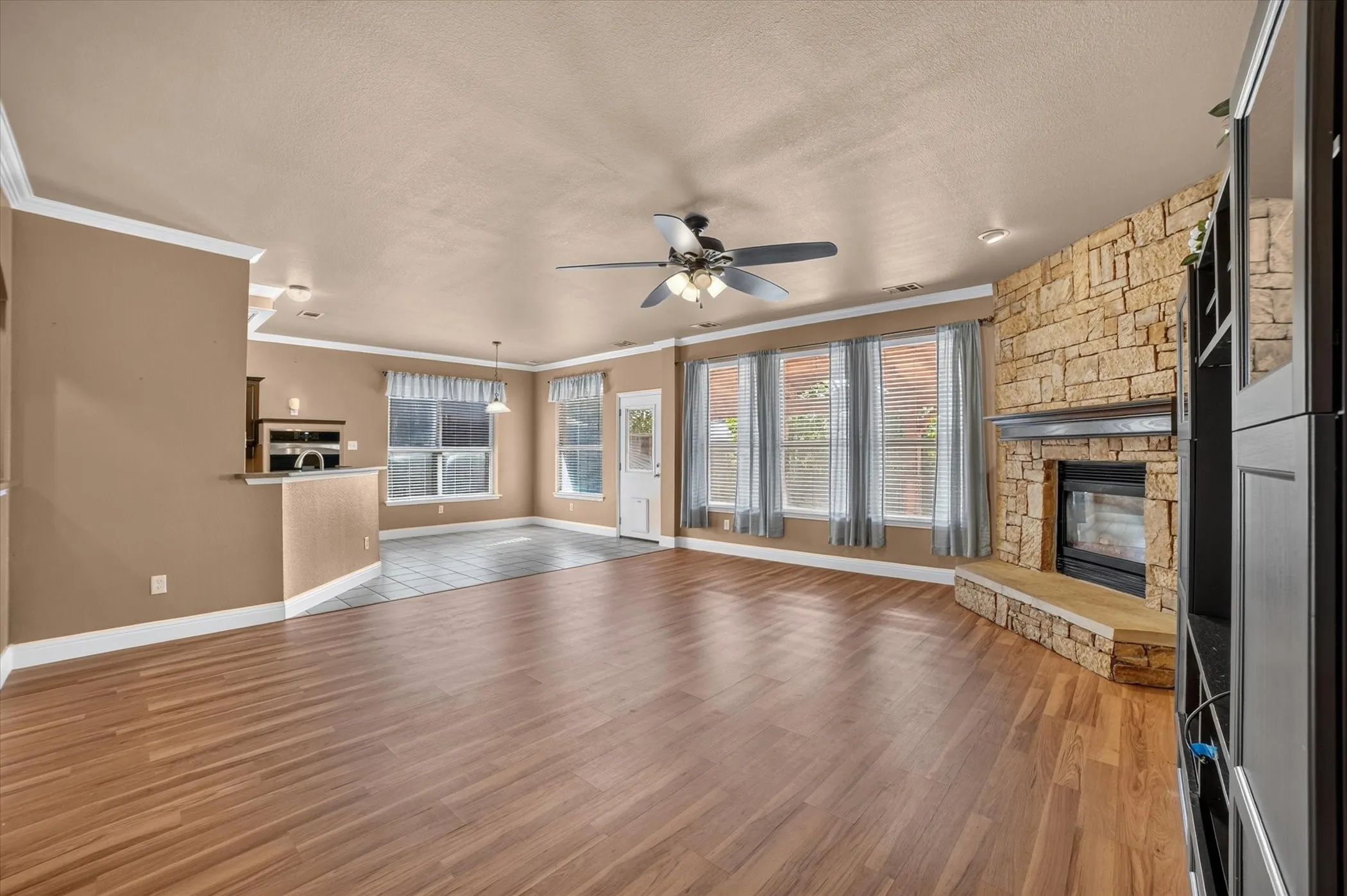 Single Family Residence For Sale in Dallas County , 7406 Westway Drive, Rowlett, Texas 75089, 5 Bedroom, 4 Bathroom, 2 Garage spaces, 2,817 Sqft, built in 1999, mls#21410455, Real Estate Agent in Rowlett, Homes For Sale in Dallas county, Homes For Sale in Rowlett, Realtor in Rowlett Texas, Real Estate Brokerage Independent Realty Texas, Luminita Cordes Realtor