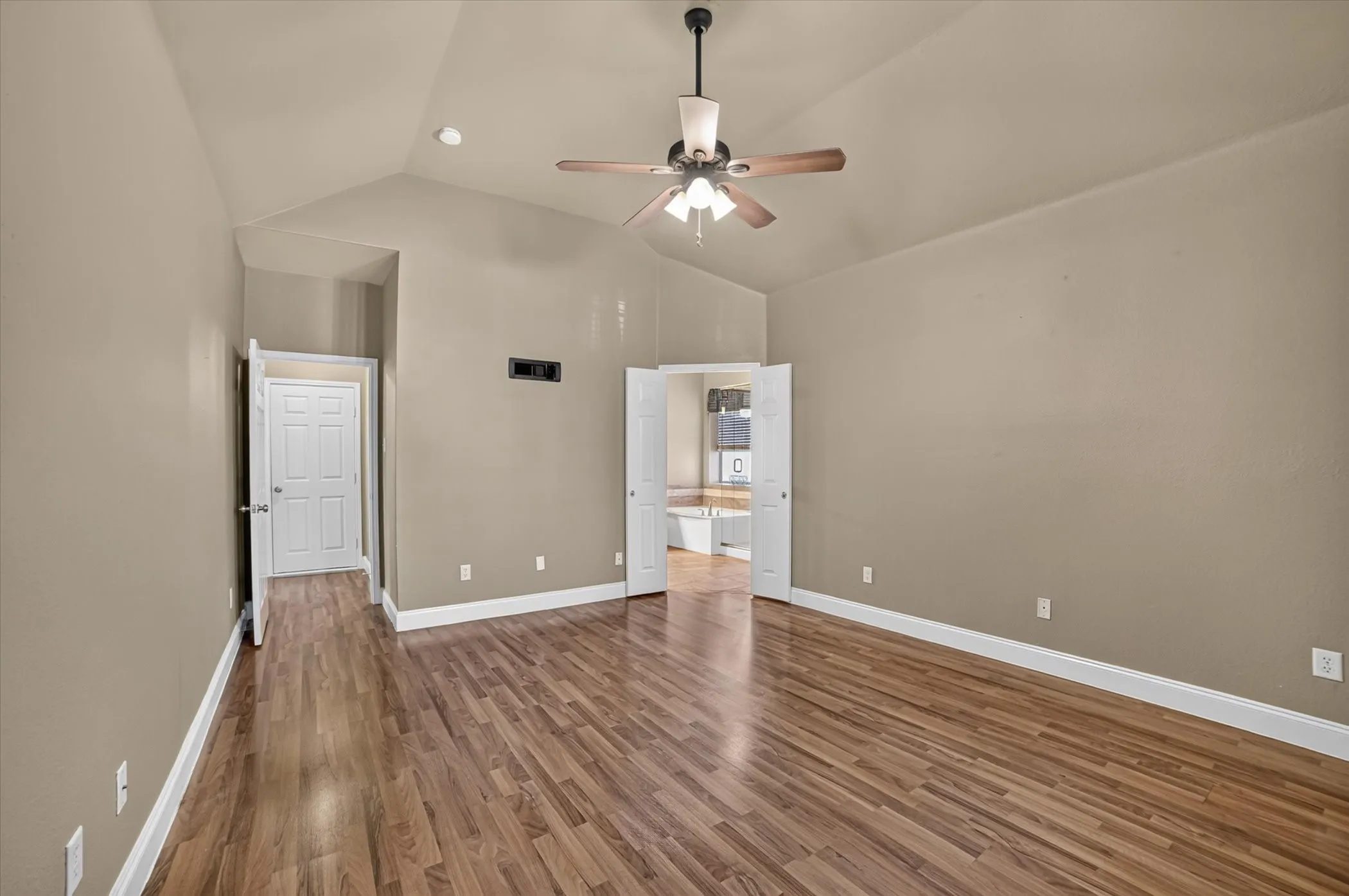 Single Family Residence For Sale in Dallas County , 7406 Westway Drive, Rowlett, Texas 75089, 5 Bedroom, 4 Bathroom, 2 Garage spaces, 2,817 Sqft, built in 1999, mls#21410455, Real Estate Agent in Rowlett, Homes For Sale in Dallas county, Homes For Sale in Rowlett, Realtor in Rowlett Texas, Real Estate Brokerage Independent Realty Texas, Luminita Cordes Realtor
