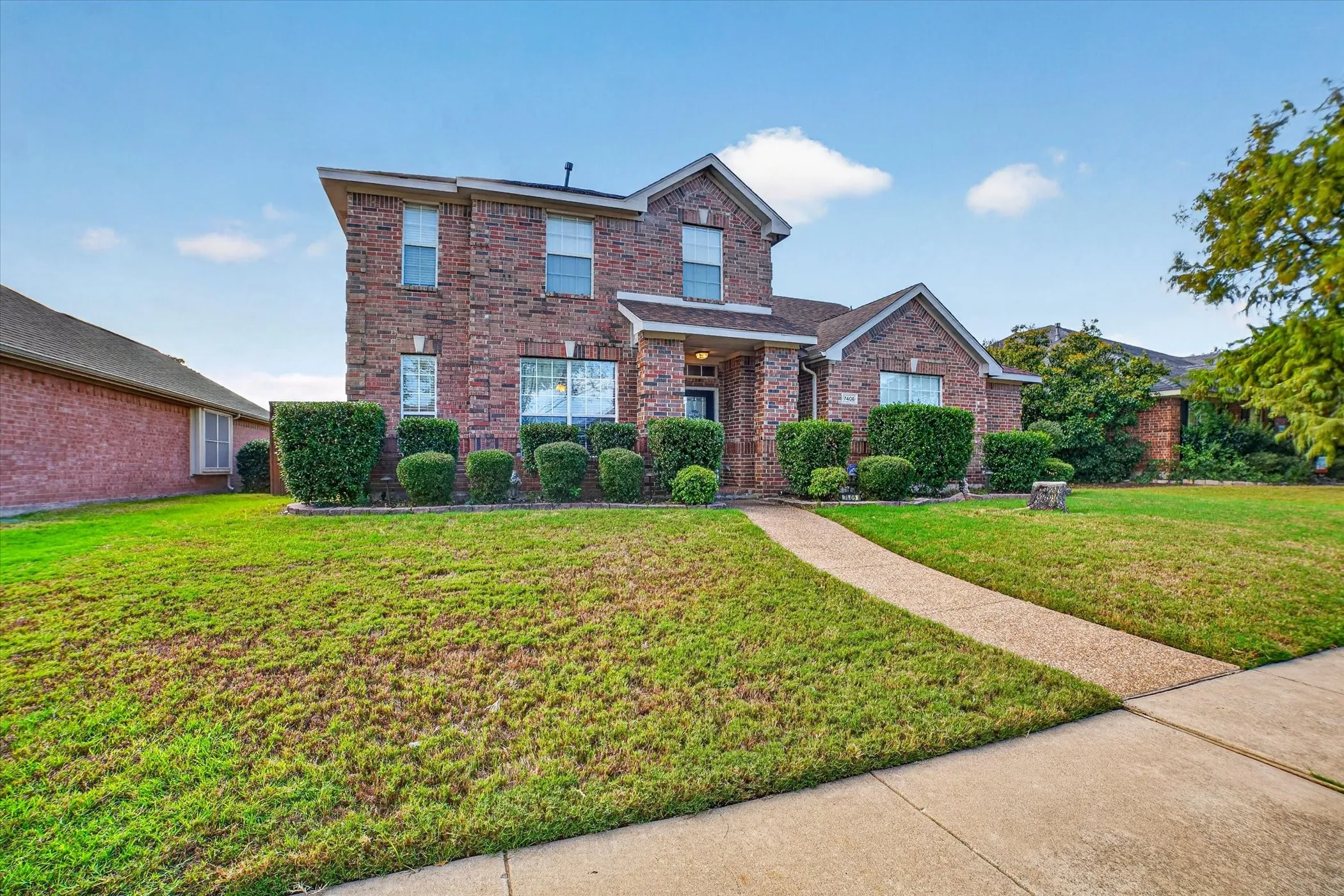 Single Family Residence For Sale in Dallas County , 7406 Westway Drive, Rowlett, Texas 75089, 5 Bedroom, 4 Bathroom, 2 Garage spaces, 2,817 Sqft, built in 1999, mls#21410455, Real Estate Agent in Rowlett, Homes For Sale in Dallas county, Homes For Sale in Rowlett, Realtor in Rowlett Texas, Real Estate Brokerage Independent Realty Texas, Luminita Cordes Realtor