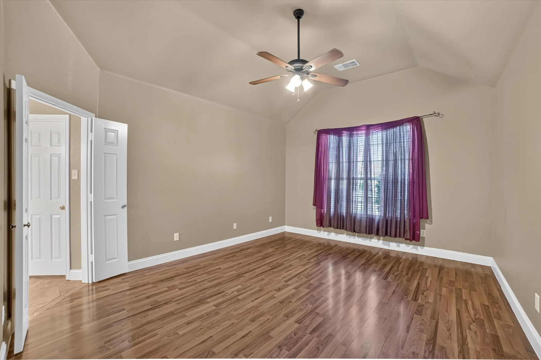 Single Family Residence For Sale in Dallas County , 7406 Westway Drive, Rowlett, Texas 75089, 5 Bedroom, 4 Bathroom, 2 Garage spaces, 2,817 Sqft, built in 1999, mls#21410455, Real Estate Agent in Rowlett, Homes For Sale in Dallas county, Homes For Sale in Rowlett, Realtor in Rowlett Texas, Real Estate Brokerage Independent Realty Texas, Luminita Cordes Realtor