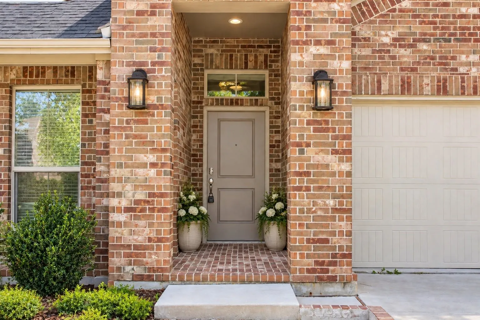 Single Family Residence For Sale in Johnson County , 1102 Tiburon Trail, Cleburne, Texas 76033, 5 Bedroom, 3 Bathroom, 2 Garage spaces, 2,830 Sqft, built in 2020, mls#21411745, Real Estate Agent in Cleburne, Homes For Sale in Johnson county, Homes For Sale in Cleburne, Realtor in Cleburne Texas, Real Estate Brokerage Independent Realty Texas, Luminita Cordes Realtor