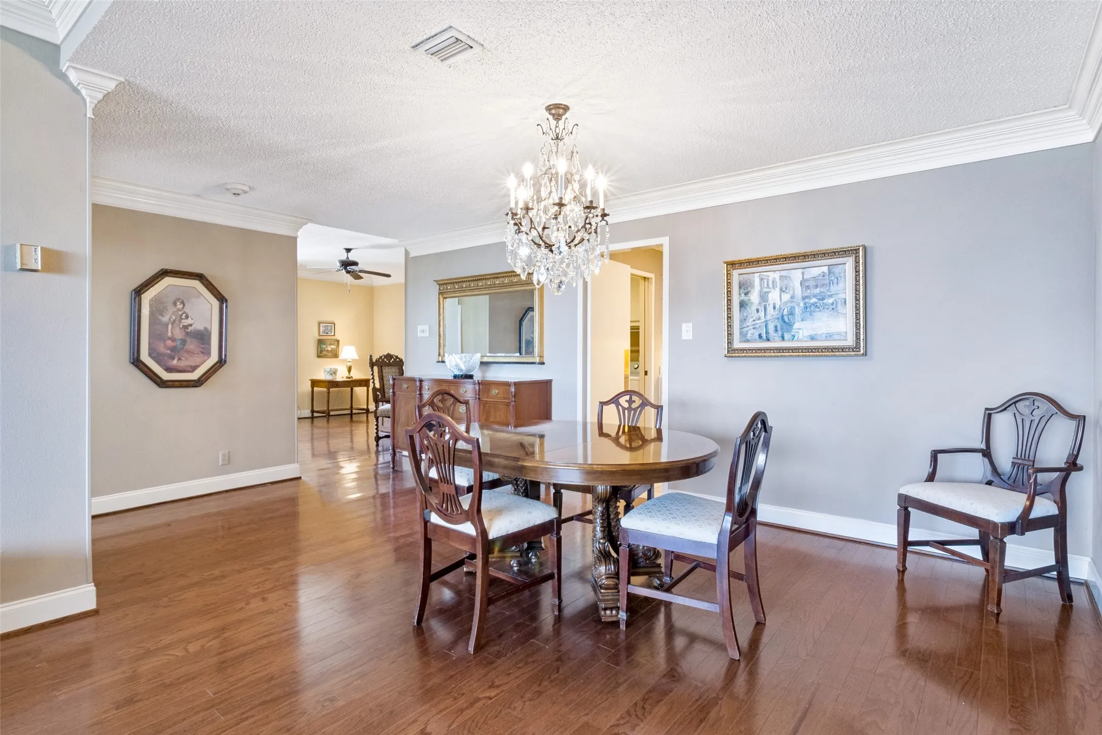 Condominium For Sale in Dallas County , 6335 W Northwest Highway 1517, Dallas, Texas 75225, 3 Bedroom, 4 Bathroom, 2 Garage spaces, 2,521 Sqft, built in 1966, mls#21412584, Real Estate Agent in Dallas, Homes For Sale in Dallas county, Homes For Sale in Dallas, Realtor in Dallas Texas, Real Estate Brokerage Independent Realty Texas, Luminita Cordes Realtor
