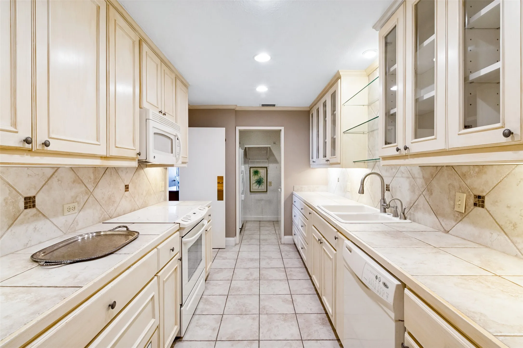 Condominium For Sale in Dallas County , 6335 W Northwest Highway 1517, Dallas, Texas 75225, 3 Bedroom, 4 Bathroom, 2 Garage spaces, 2,521 Sqft, built in 1966, mls#21412584, Real Estate Agent in Dallas, Homes For Sale in Dallas county, Homes For Sale in Dallas, Realtor in Dallas Texas, Real Estate Brokerage Independent Realty Texas, Luminita Cordes Realtor