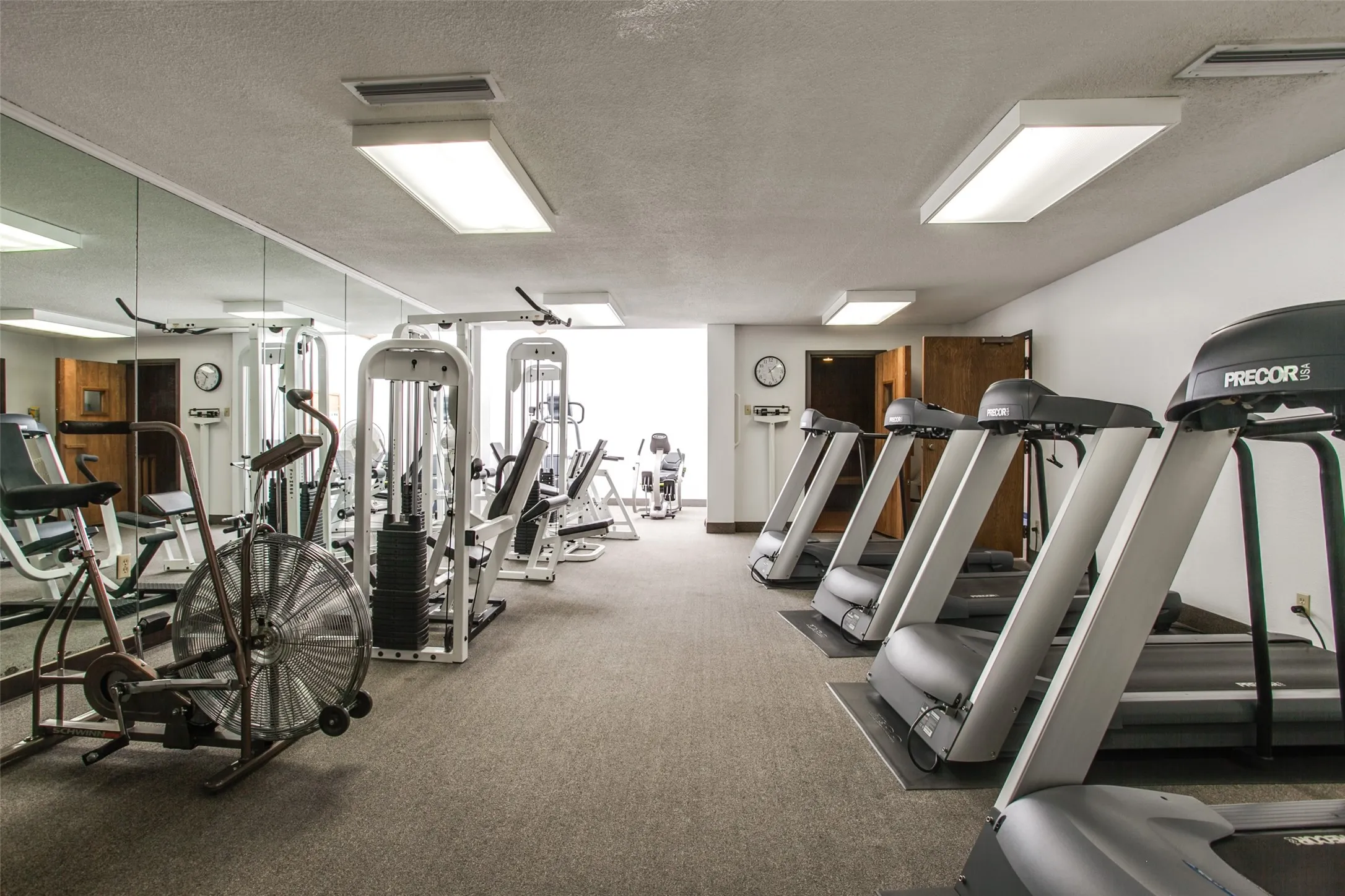 Condominium For Sale in Dallas County , 6335 W Northwest Highway 1517, Dallas, Texas 75225, 3 Bedroom, 4 Bathroom, 2 Garage spaces, 2,521 Sqft, built in 1966, mls#21412584, Real Estate Agent in Dallas, Homes For Sale in Dallas county, Homes For Sale in Dallas, Realtor in Dallas Texas, Real Estate Brokerage Independent Realty Texas, Luminita Cordes Realtor